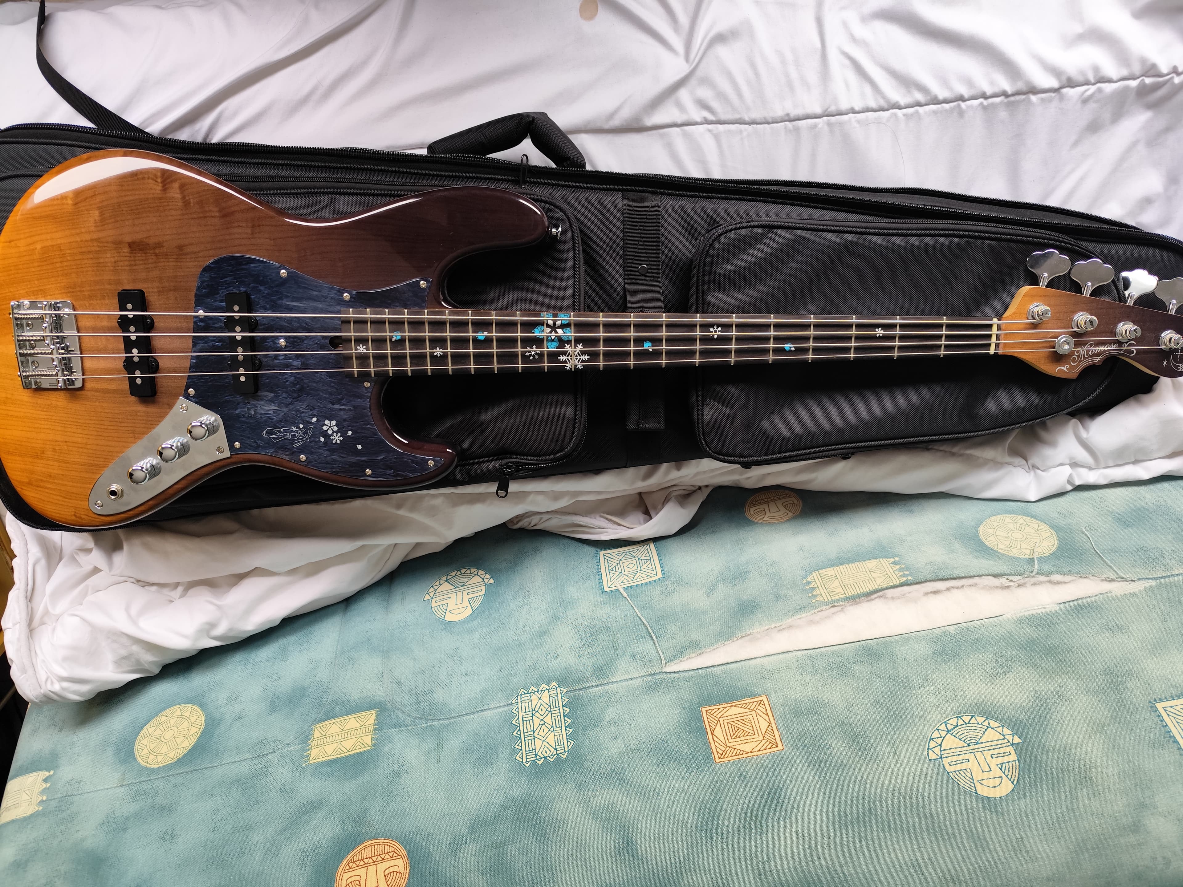 Vends basse Momose modèle unique MJ・FUYUZAKURA WSE23E