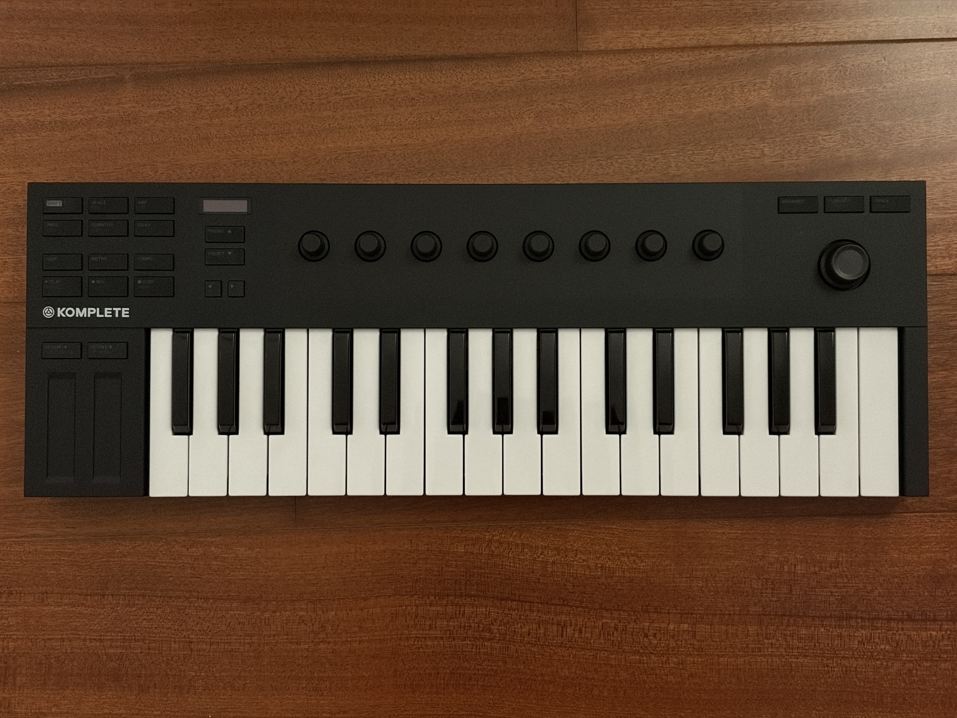 Vends Komplete Kontrol M32