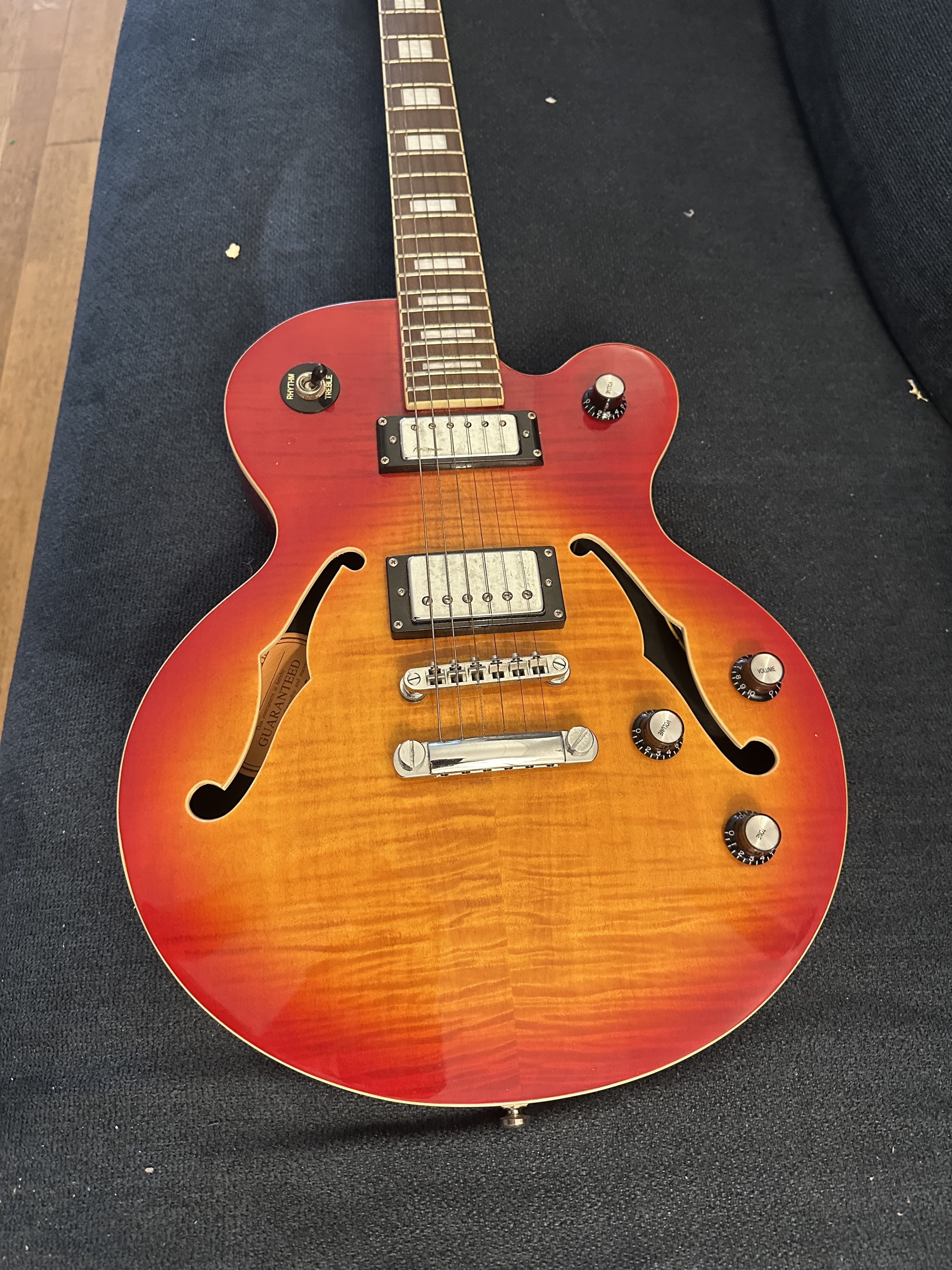 Vends Epiphone Alleykat en bon état