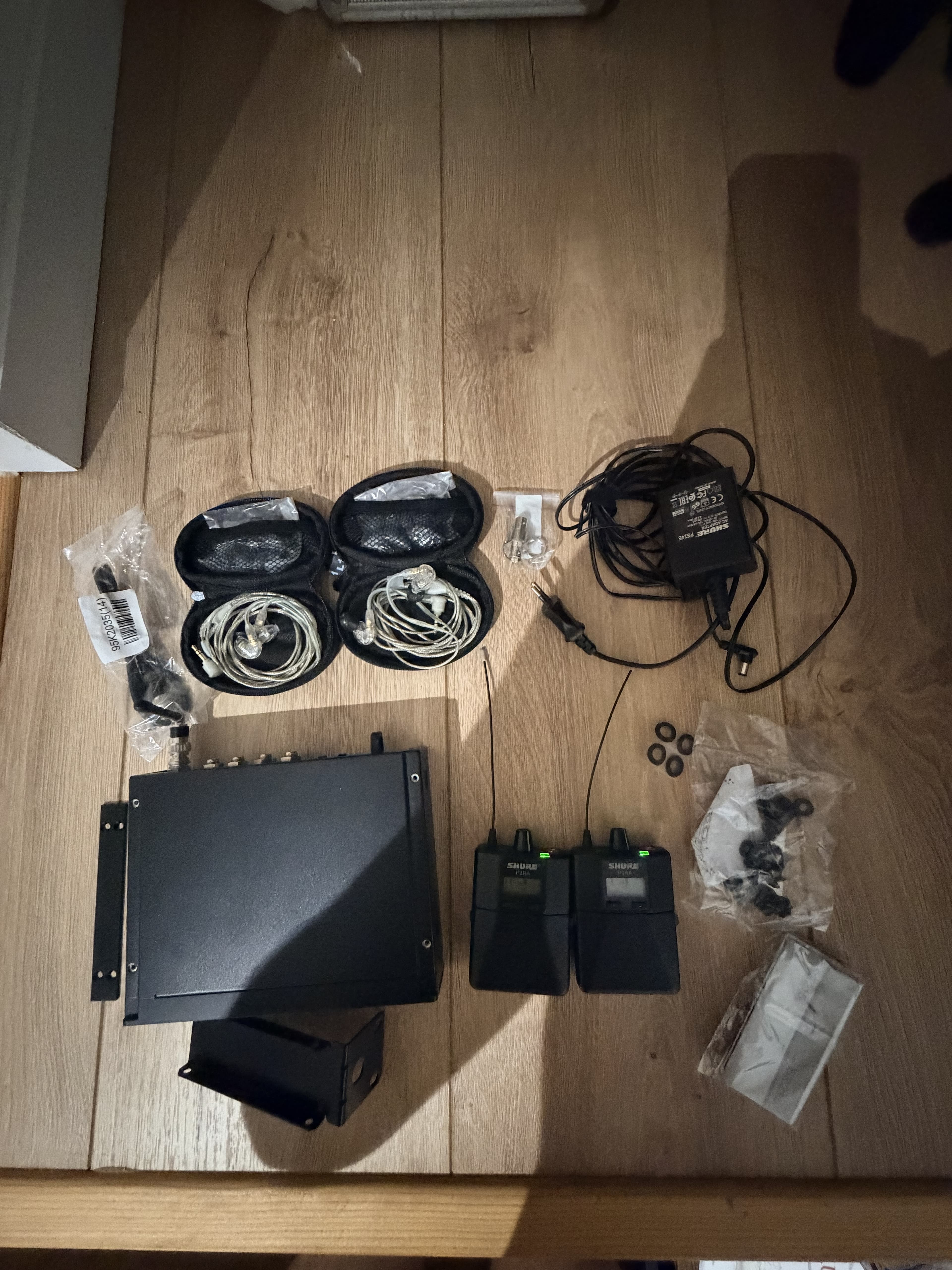 Shure PSM300 H20 + 2 P3RA Premium + 2 SE215 – Jamais utilisé