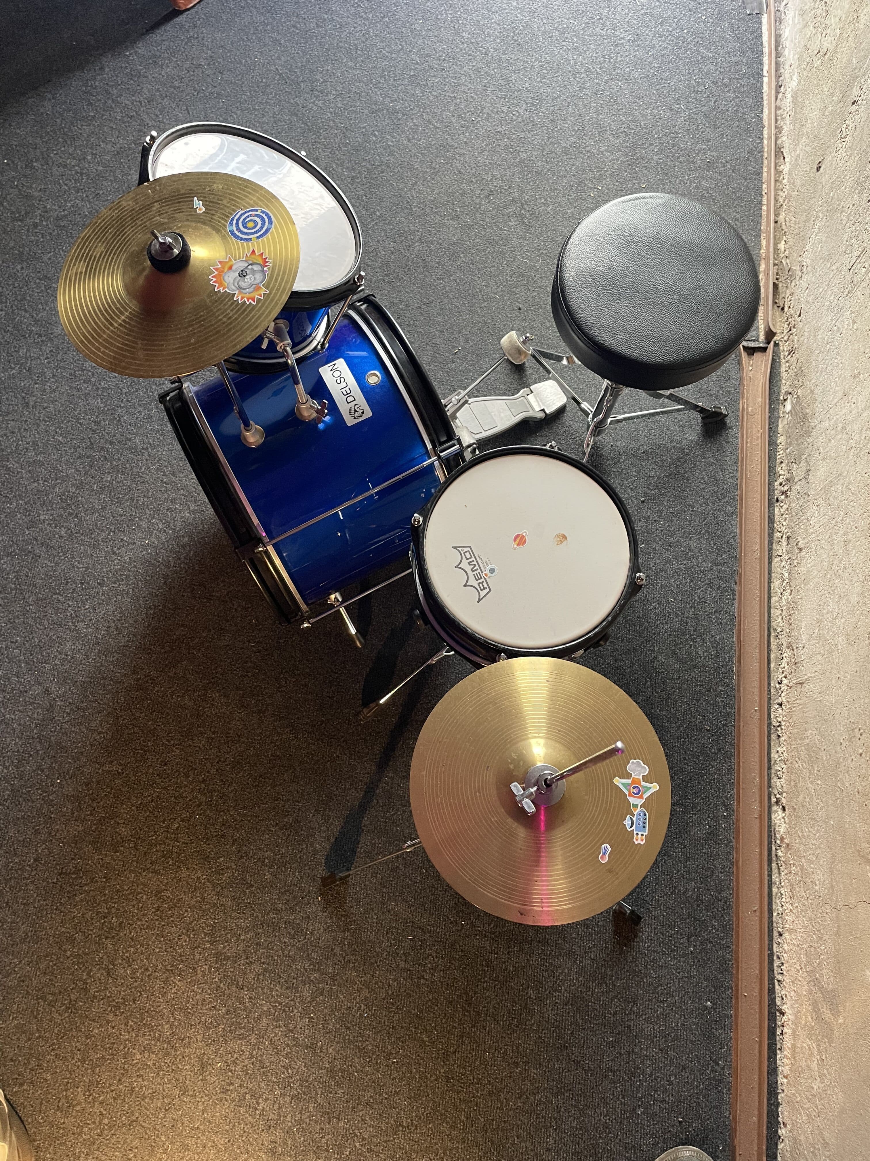 vends batterie pour enfant Delson ( 3 a 6 ans )