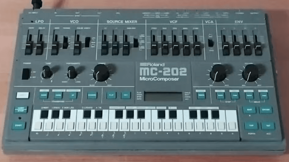 Roland MC-202 + Kit Kenton – Synthétiseur Analogique Vintage