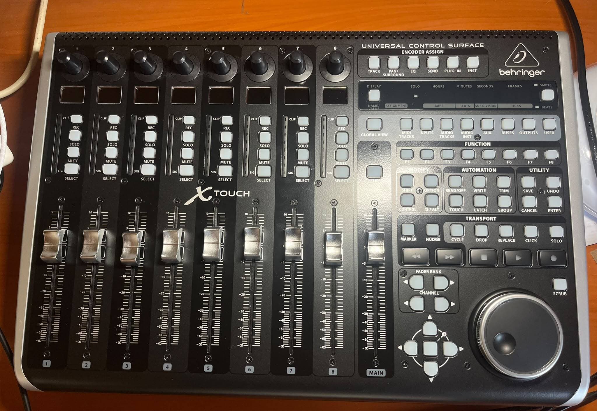 Vends Behringer X-Touch super état ? !
