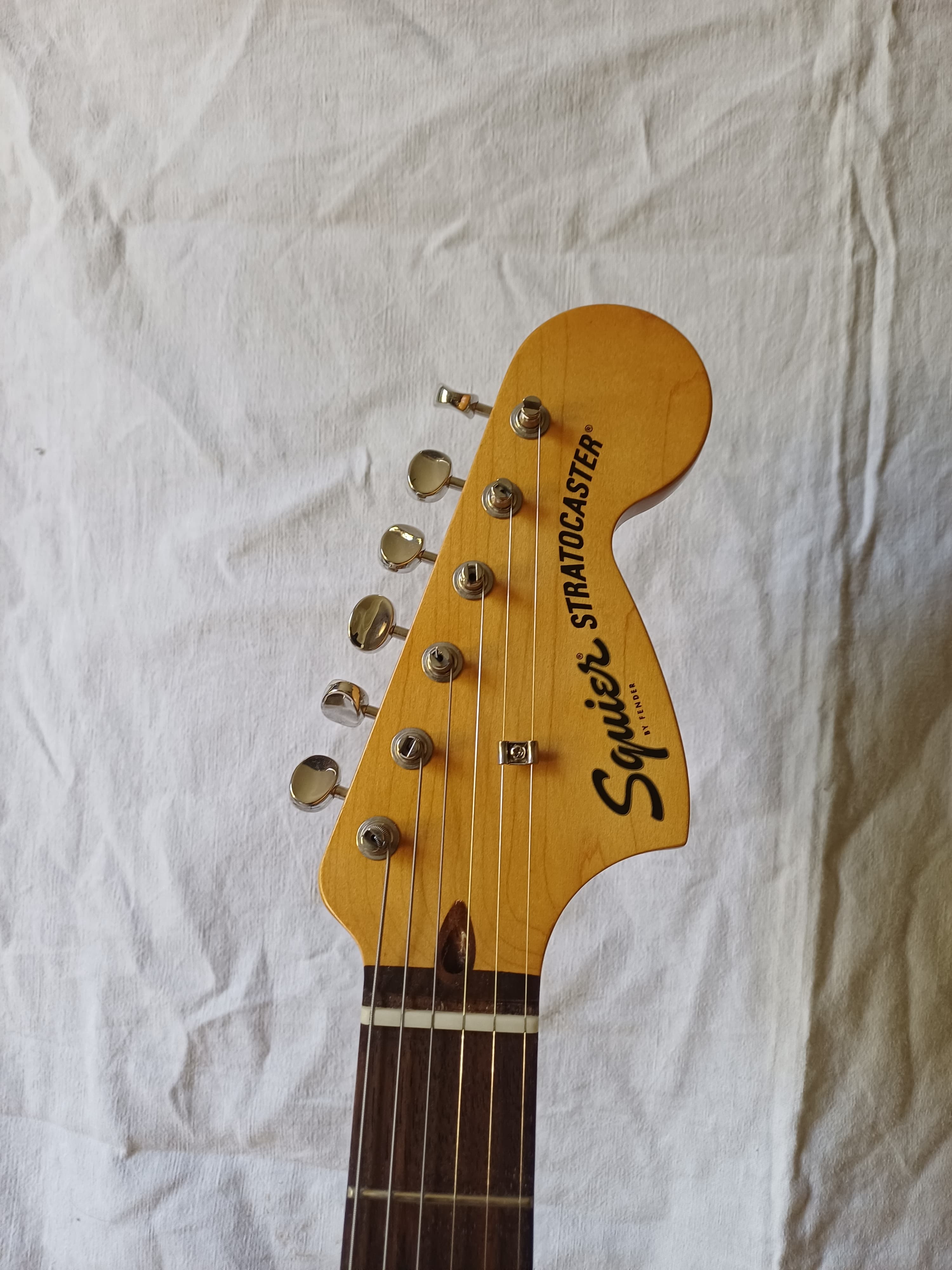 Squier Classic Vibe '70s Stratocaster HSS – Walnut
