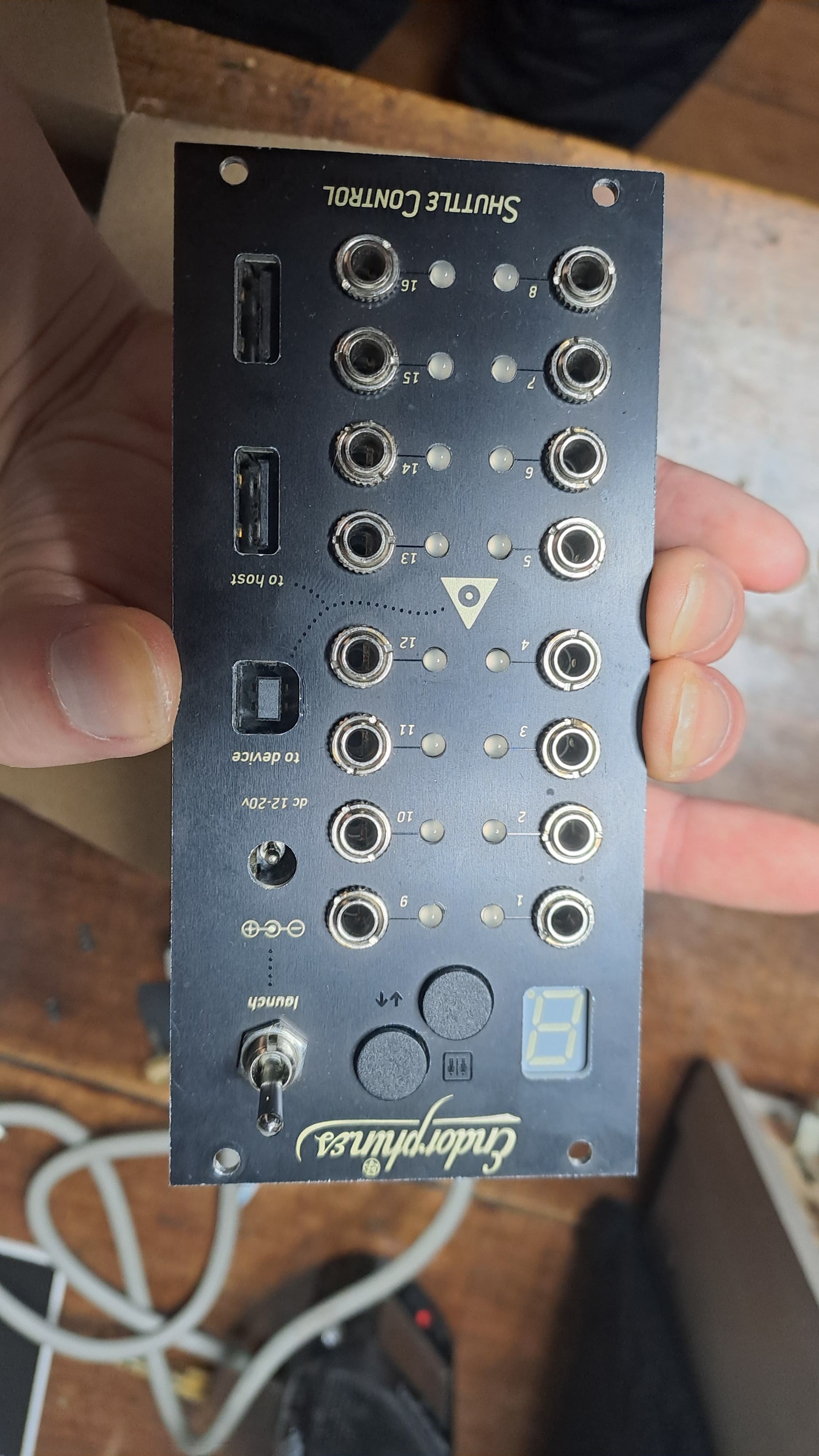Endorphines shuttle control