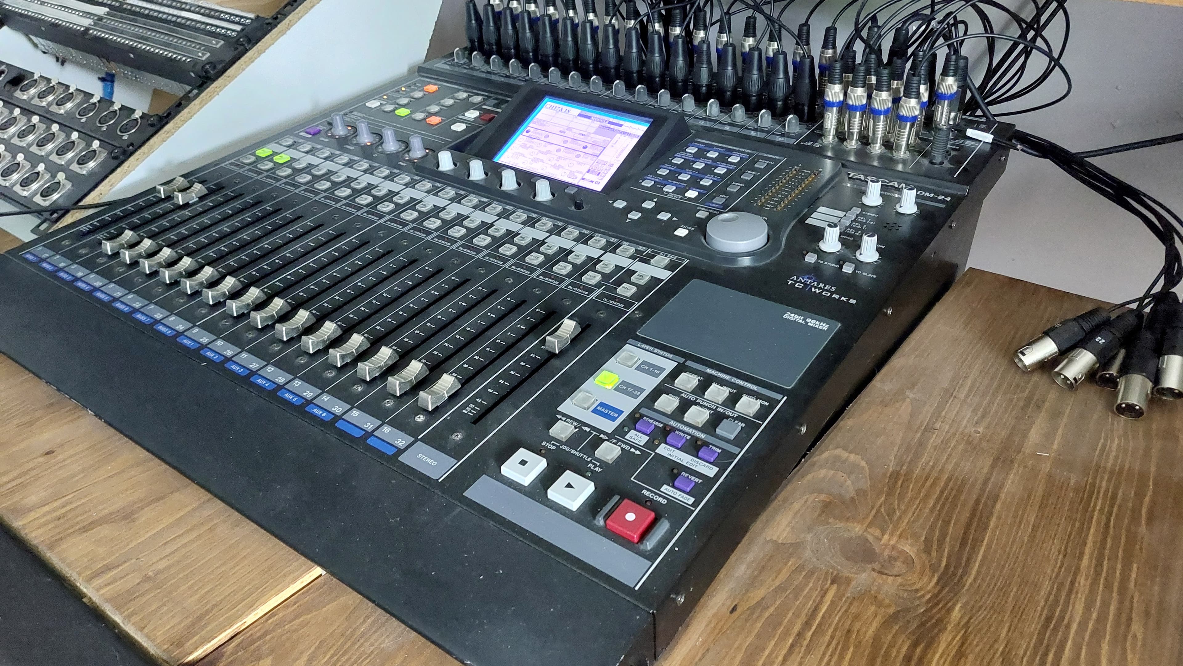 Ensemble tascam dm24 et interfaces