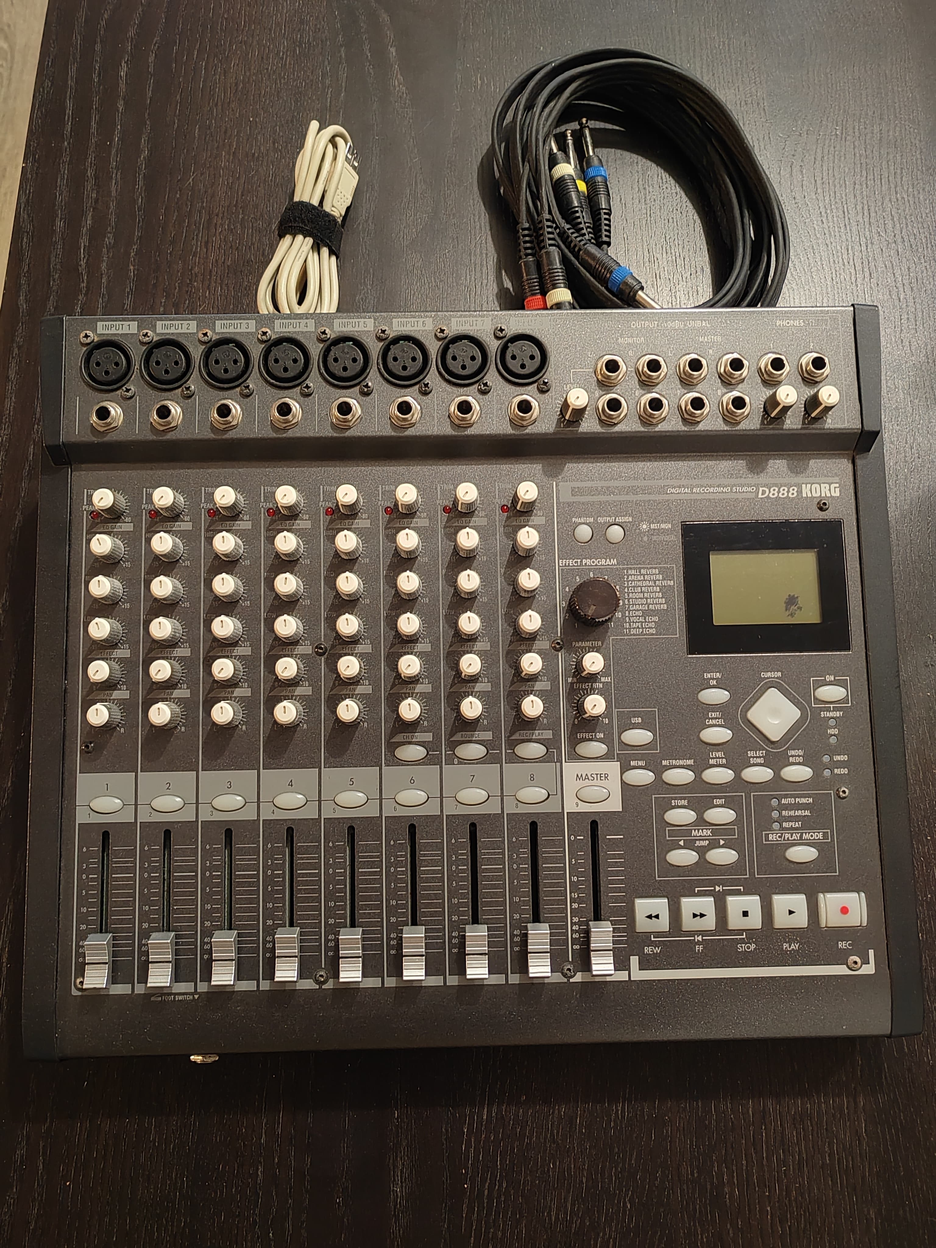 Vends Korg D888