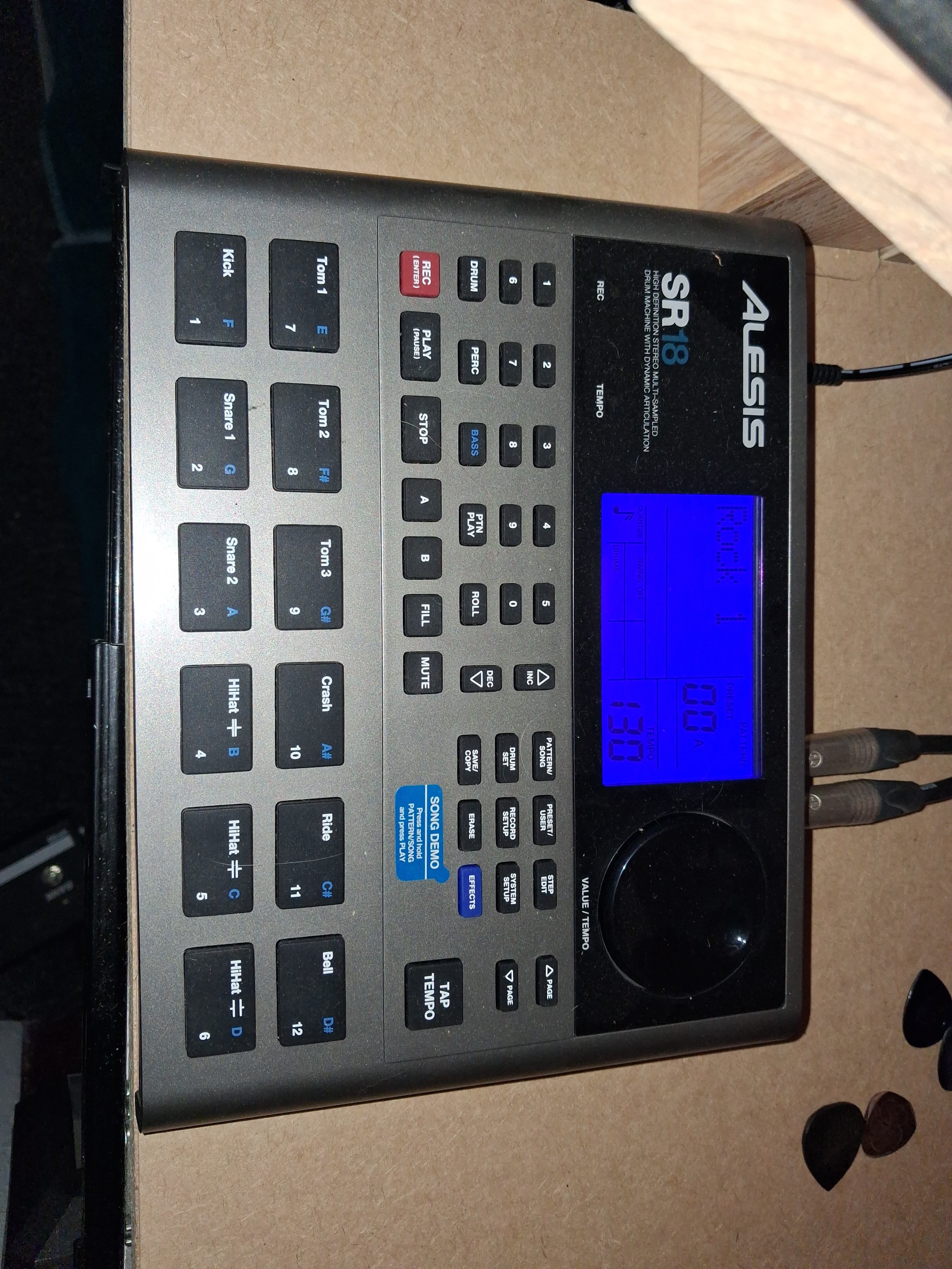 Vds Alesis SR18 neuve jamais utilisée.