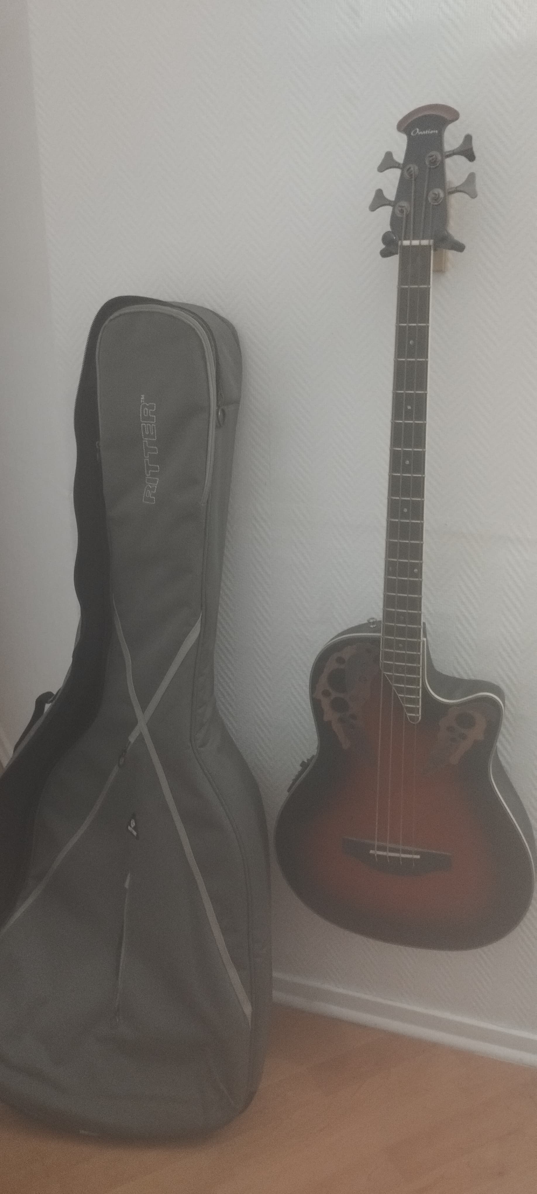 Basse electro acoustique ovation celebrity elite avec sa housse