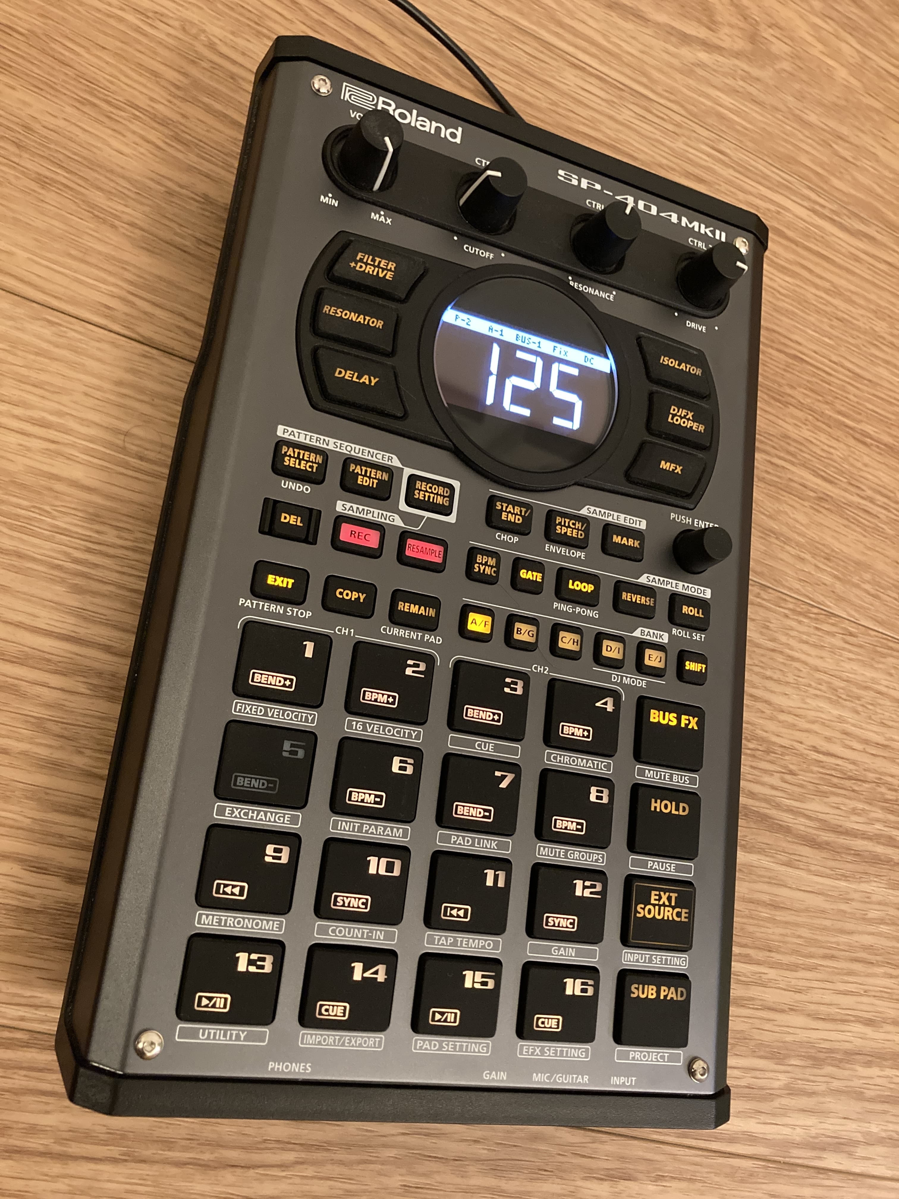 Vends SP404 mk2 en parfait état + carte SD + cable alim USB