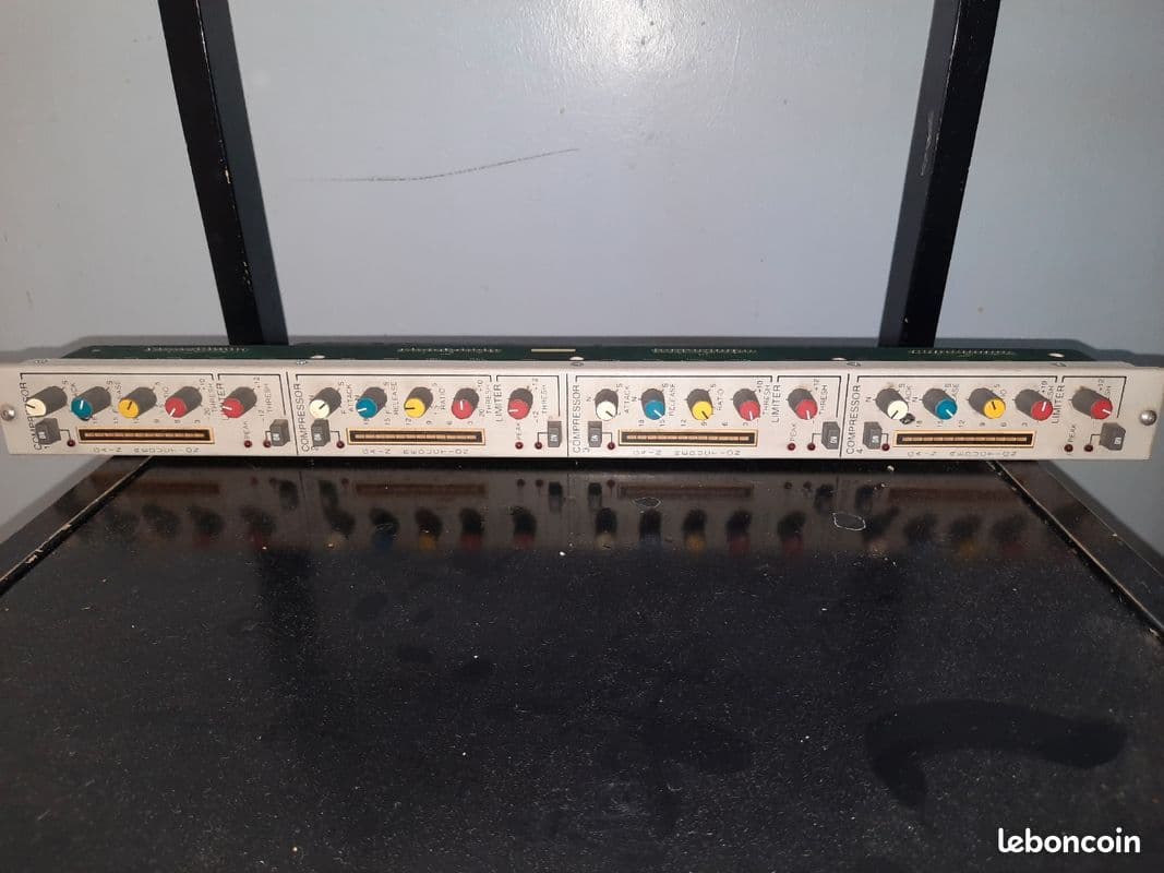 1 Tranche 4 compresseurs console de mixage Sony MXP 2000