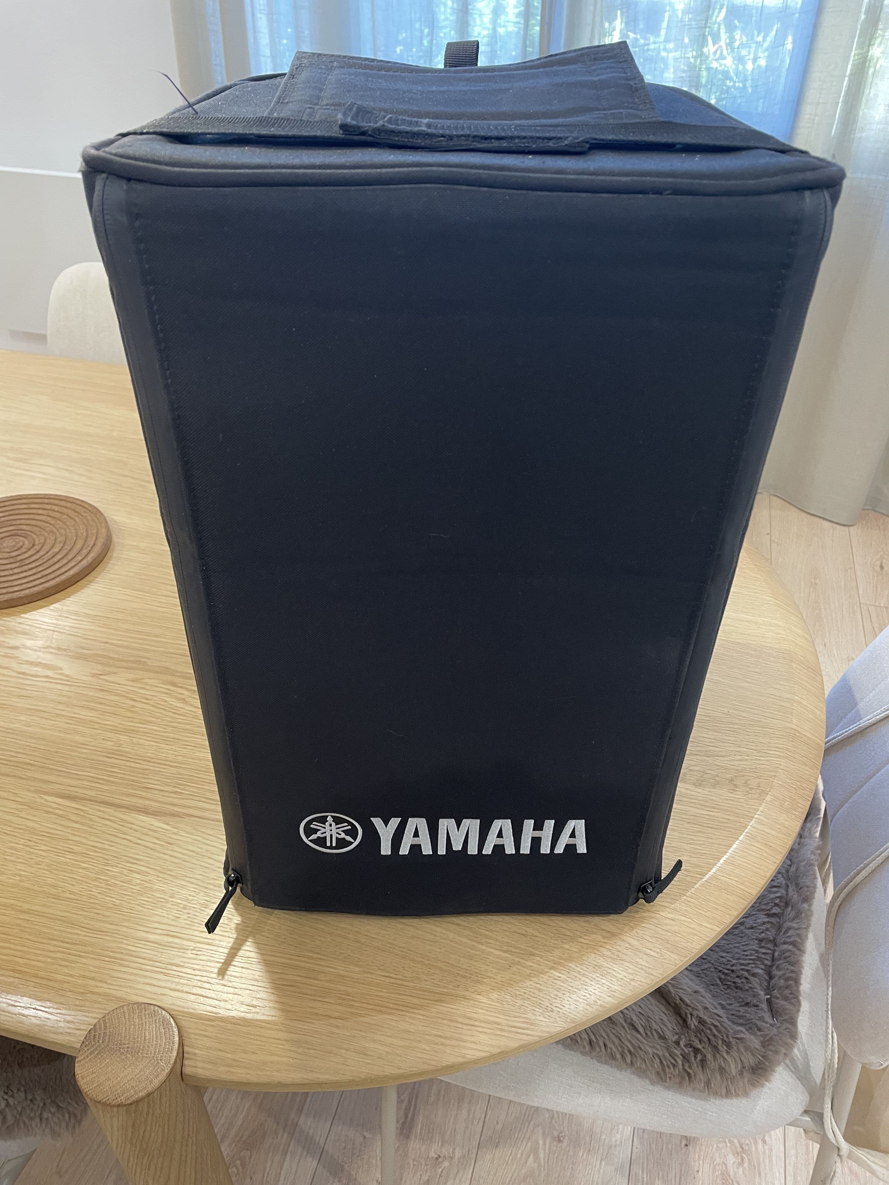 Yamaha DXR8 MKII avec housse Yamaha (75€)