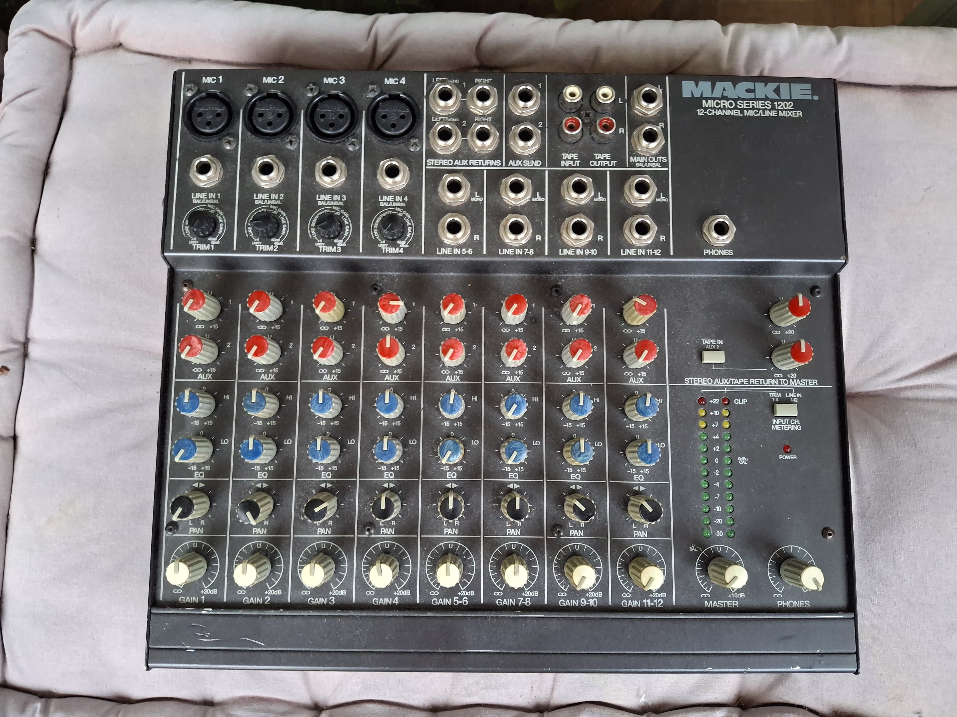 Vends Mackie MS1202