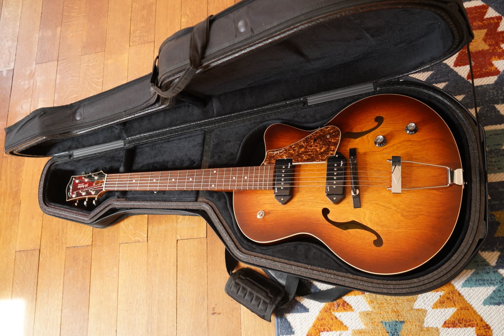 Vends Godin 5th Avenue CW Kingpin II (P90) + TRIC Case