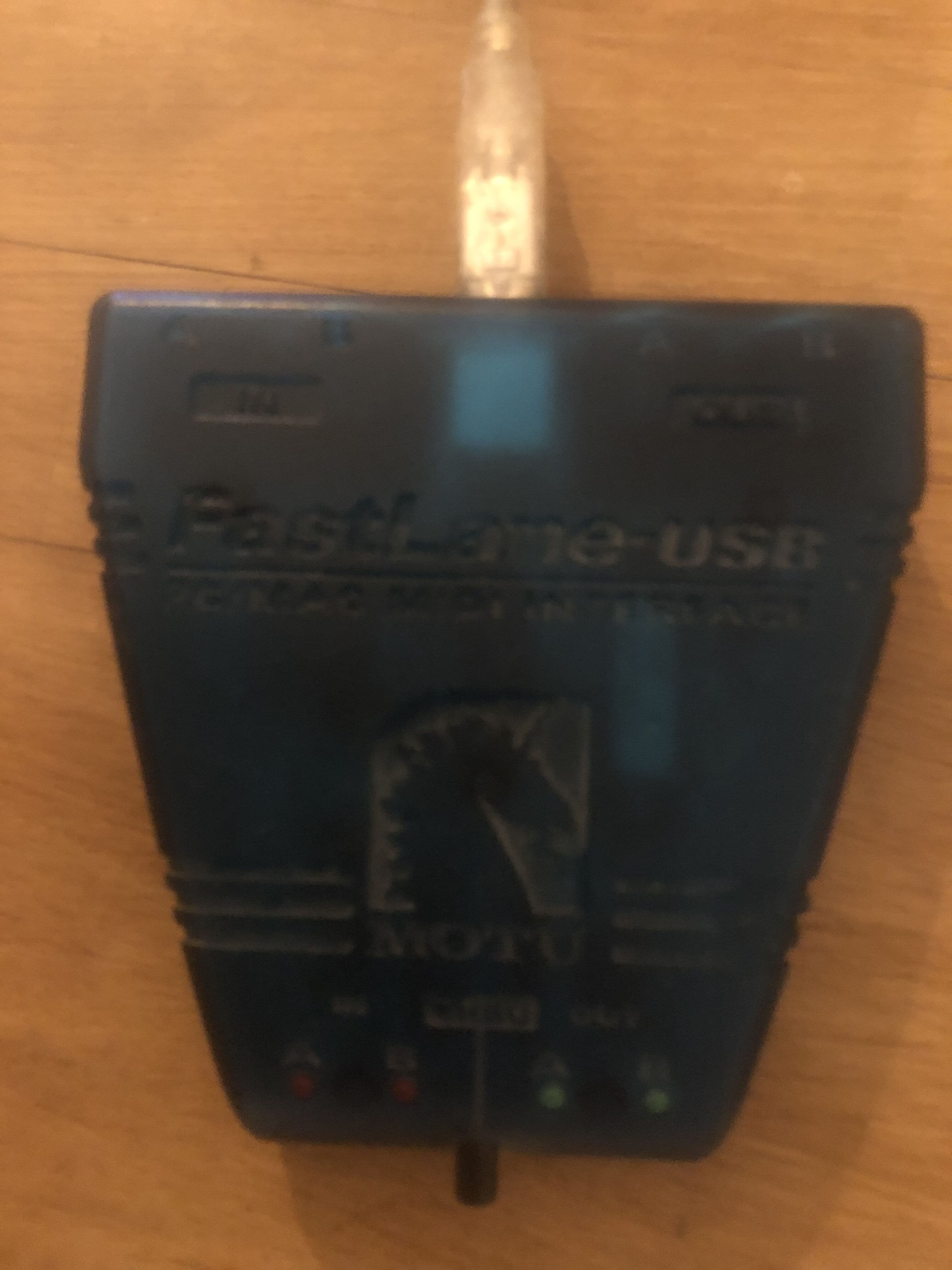 Vends Motu Fastlane USB 4 entrée midi (2 out 2 in)