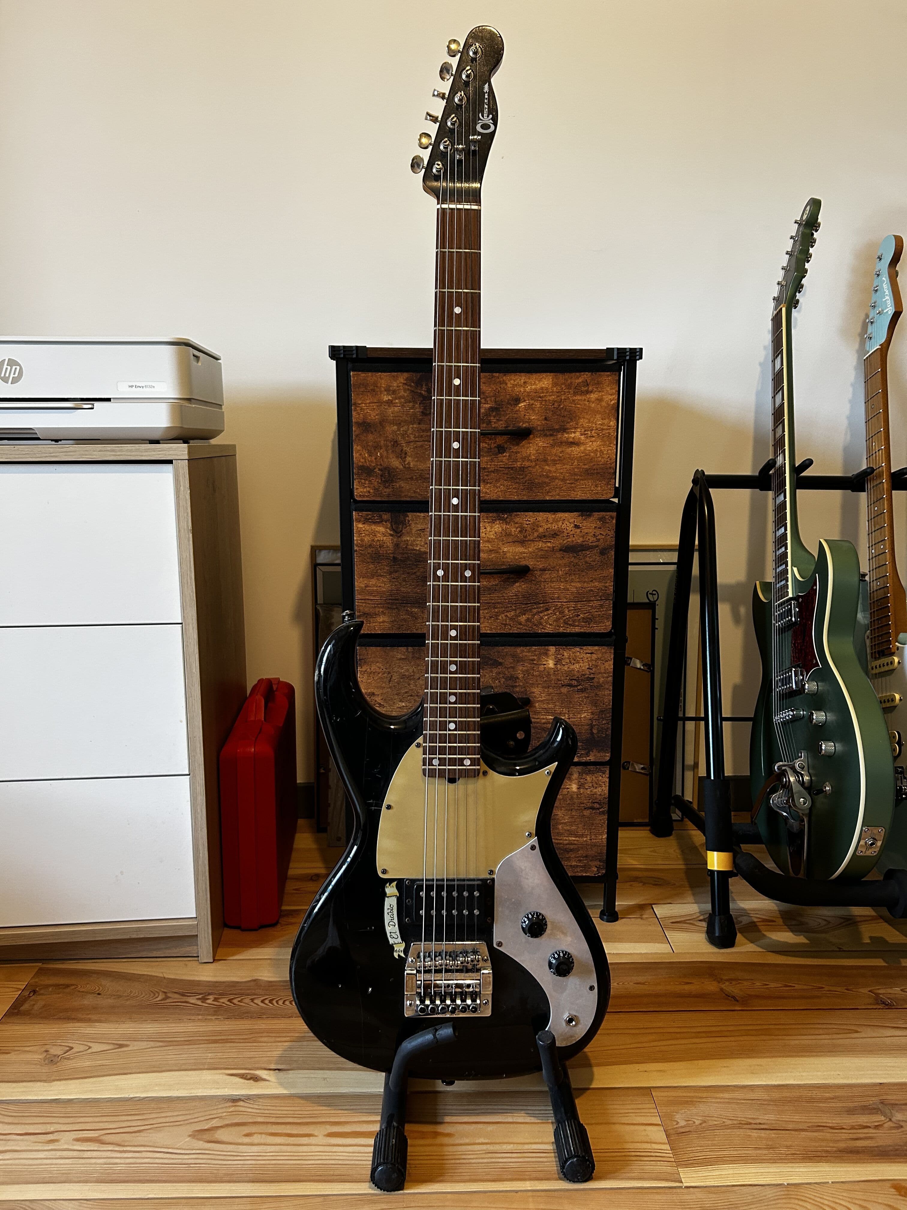 Guitare baritone custom