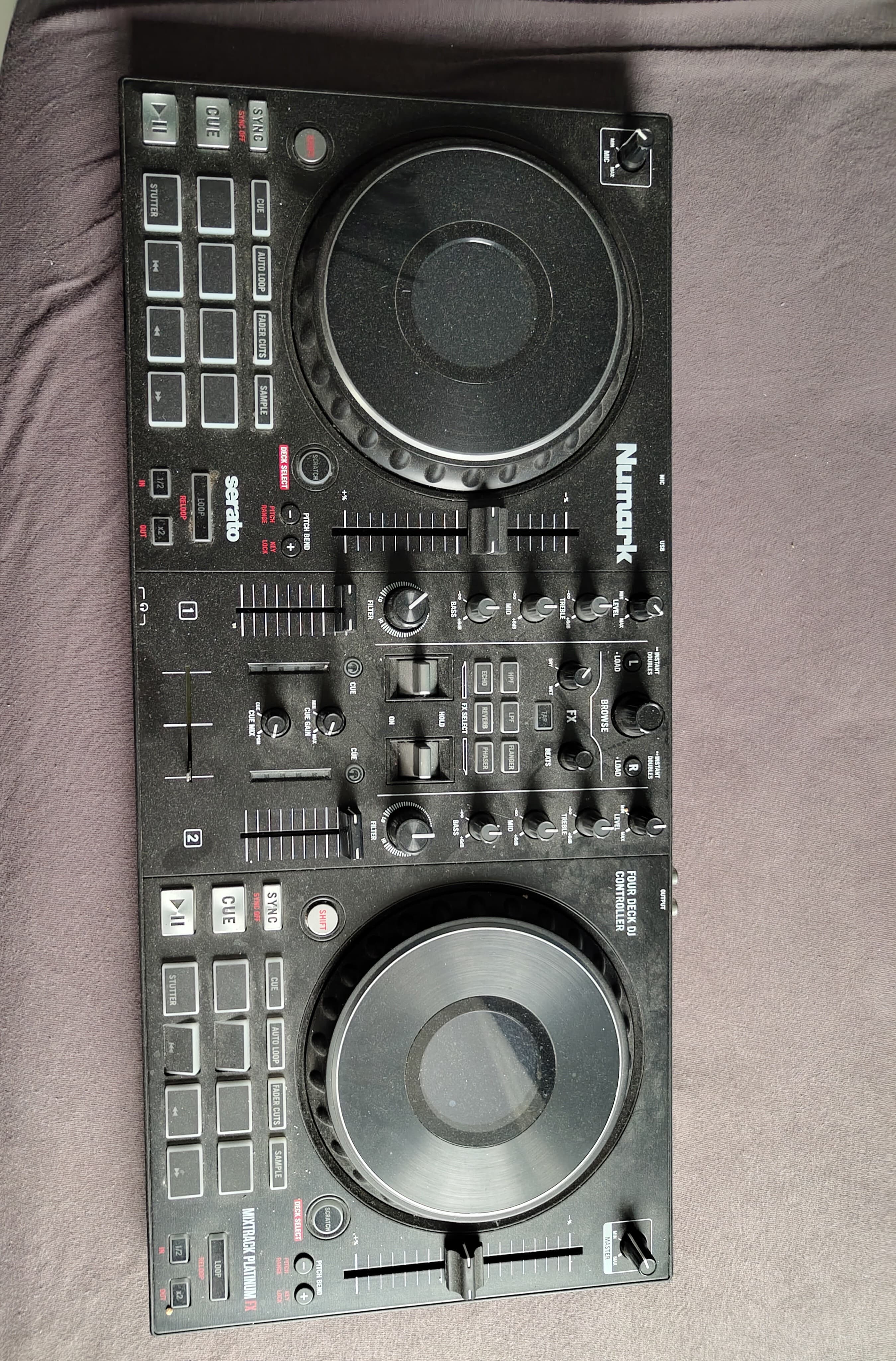 Numark Mixtrack Platinum FX avec câbles
