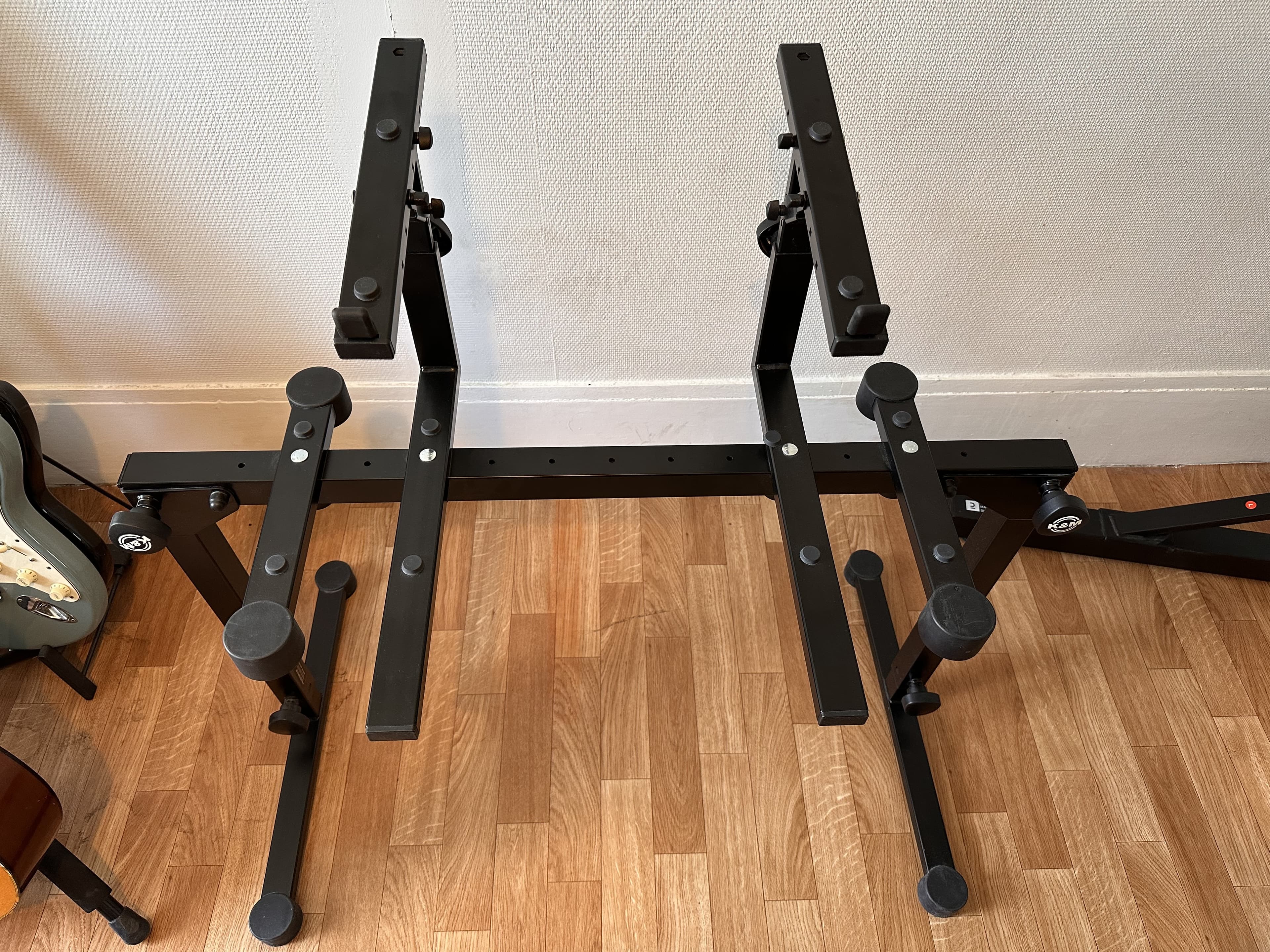 Stand clavier K&M 18810 Omega + 2e niveau 18811 – très bon état