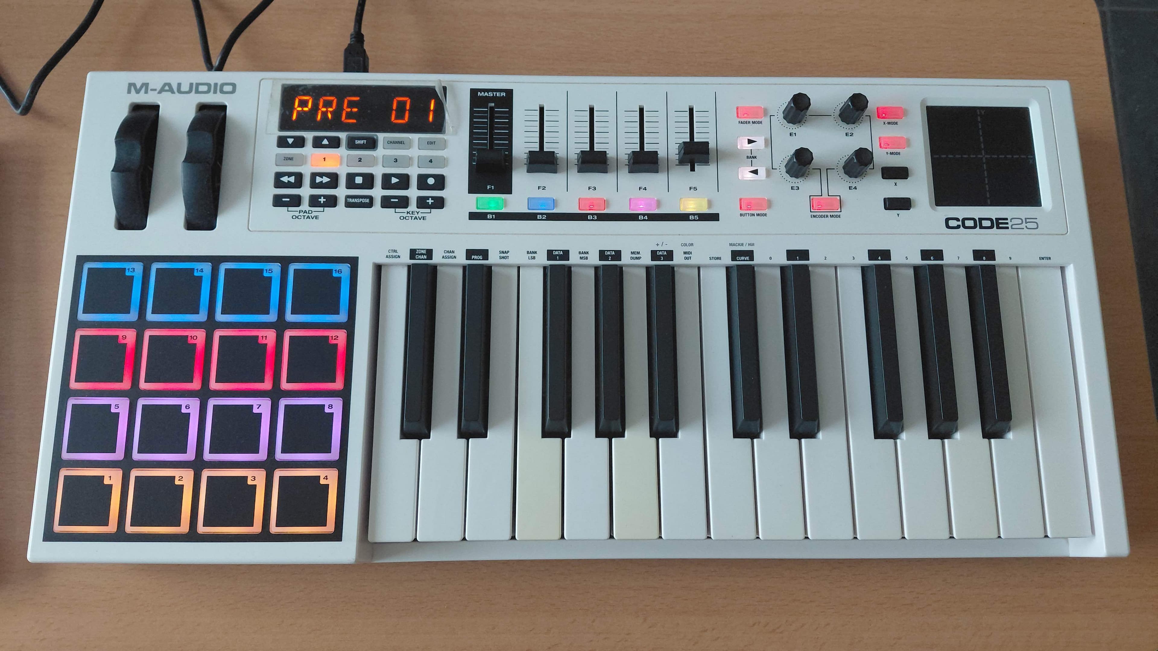 Clavier M-AUDIO Code 25 en très bon état