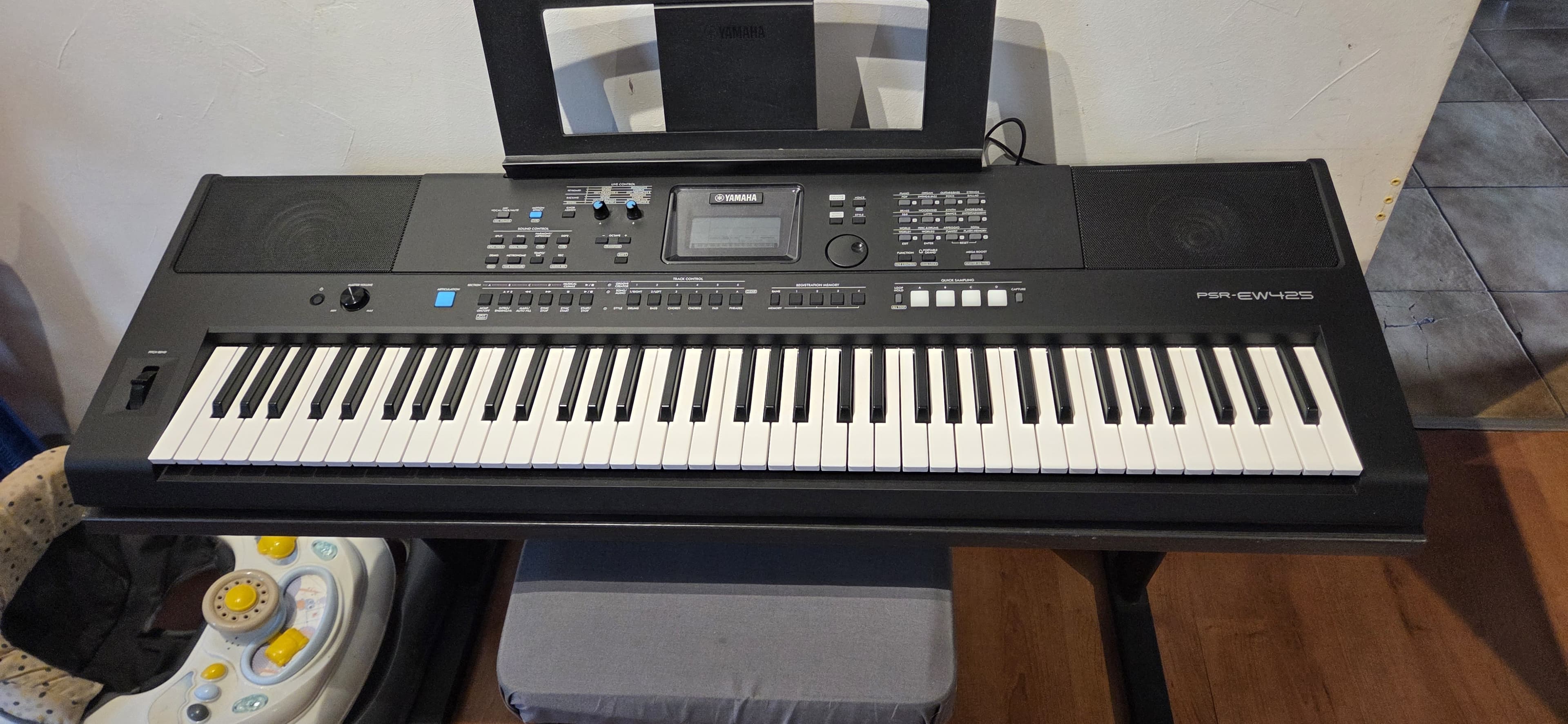 Yamaha psr ew 425