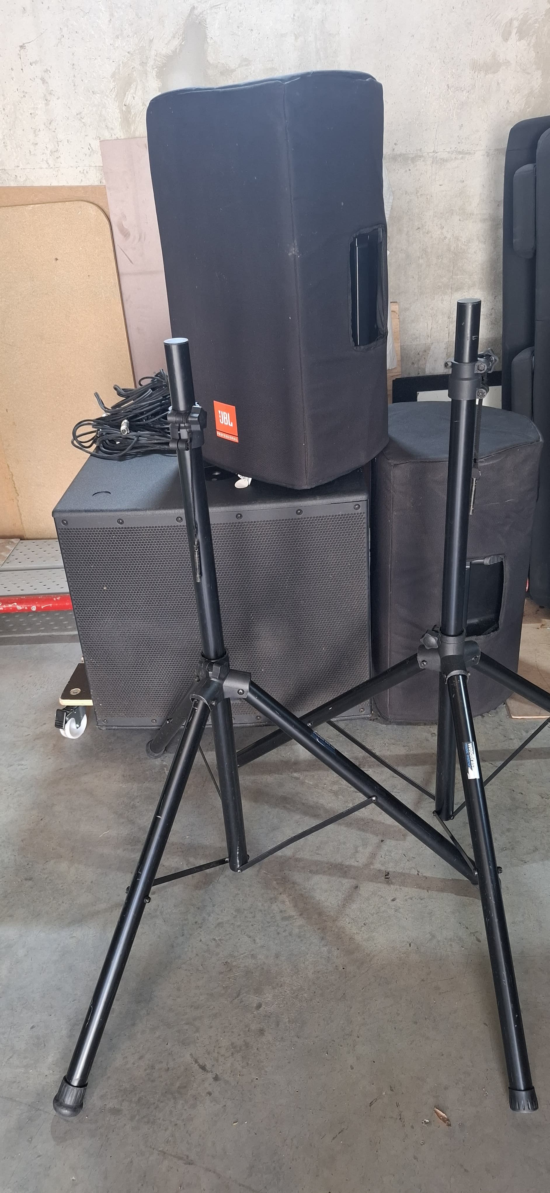 2 enceintes JBL EON 615 + caisson EON 618S + pieds + cables