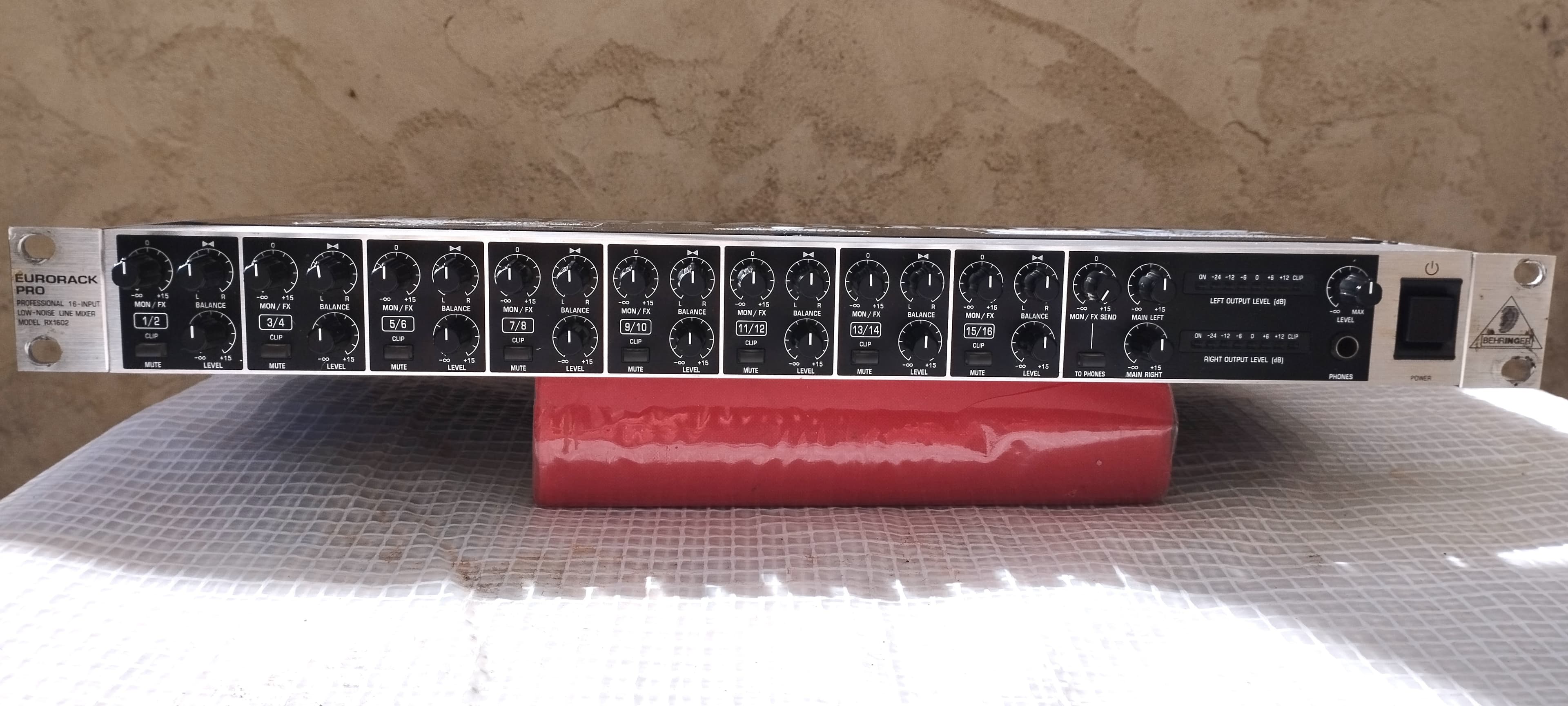 Mixer Behringer Rx1602