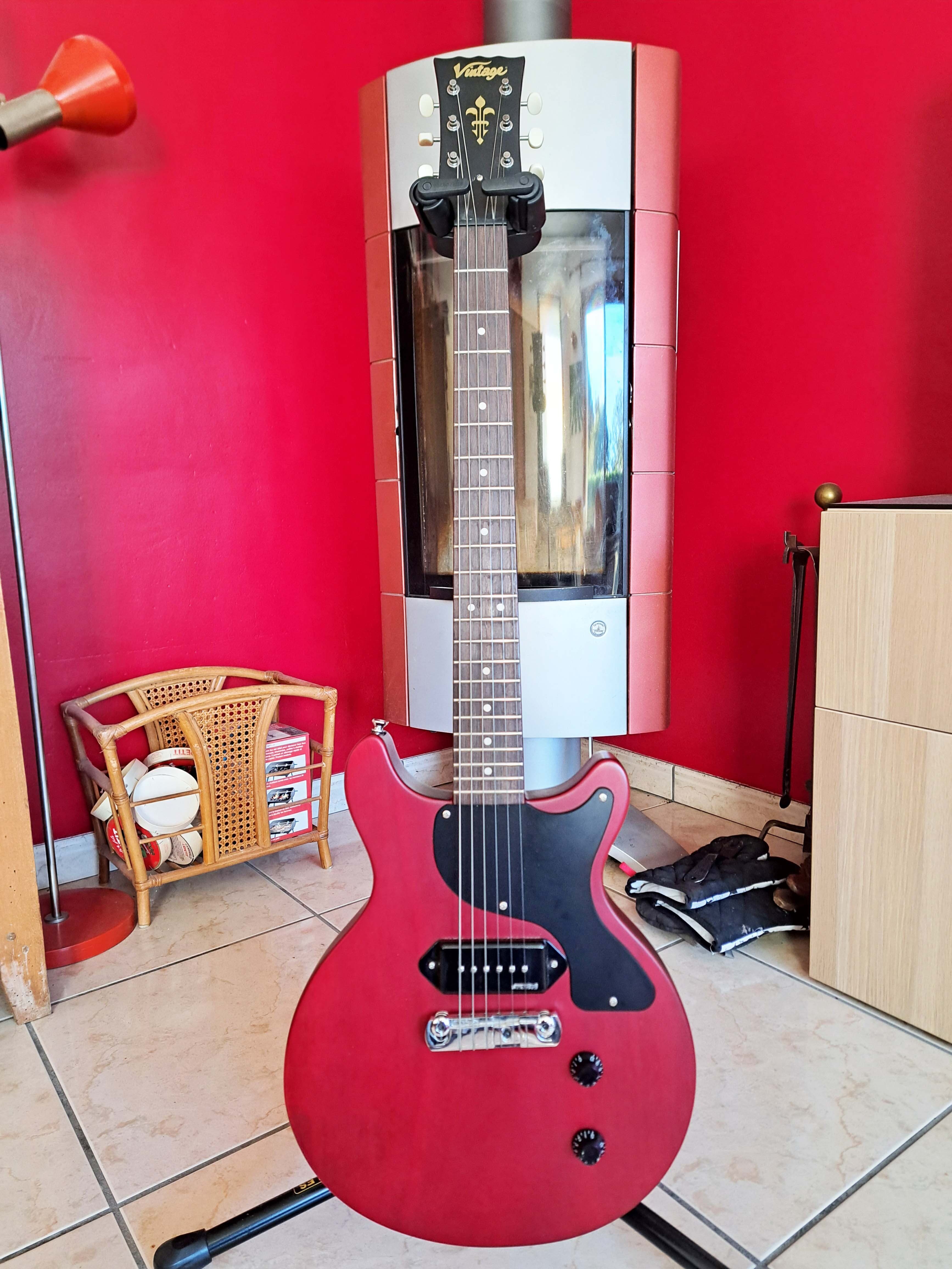 Vends Guitare Vintage V130 Satin Cherry Red