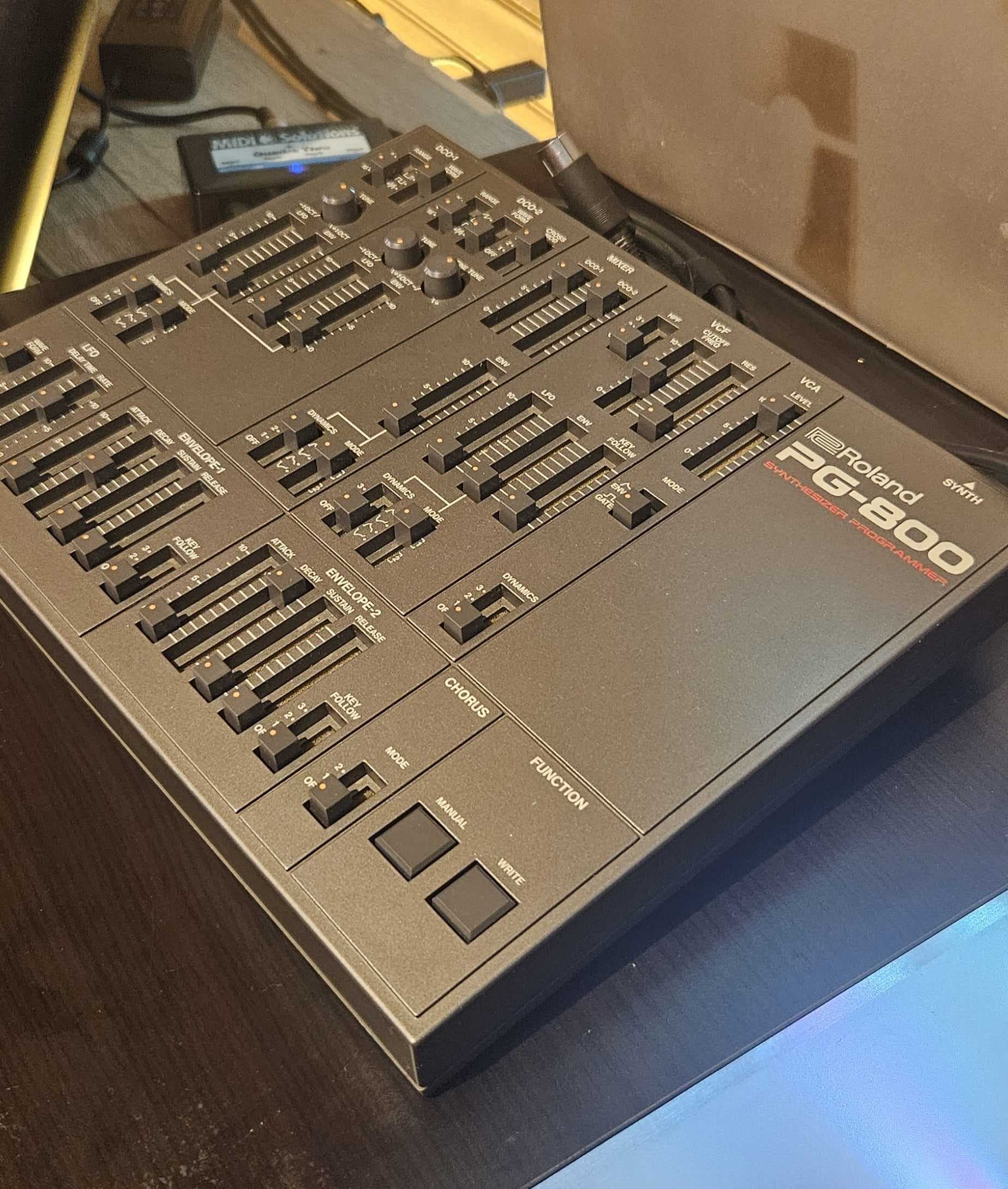 Roland PG-800 (Programmateur pour JX-8P / Super JX) + housse et câble