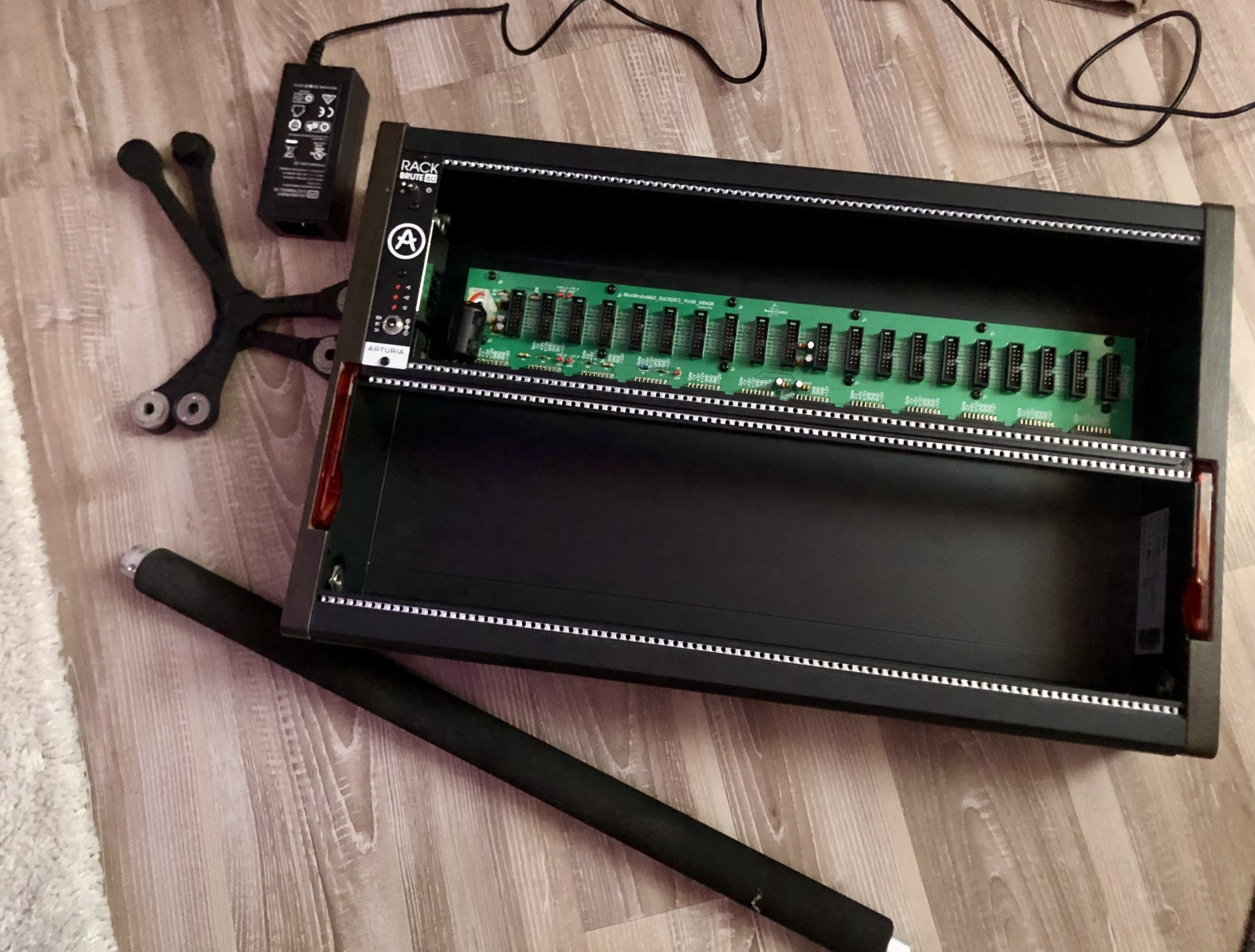 Rackbrute 6u noir edition