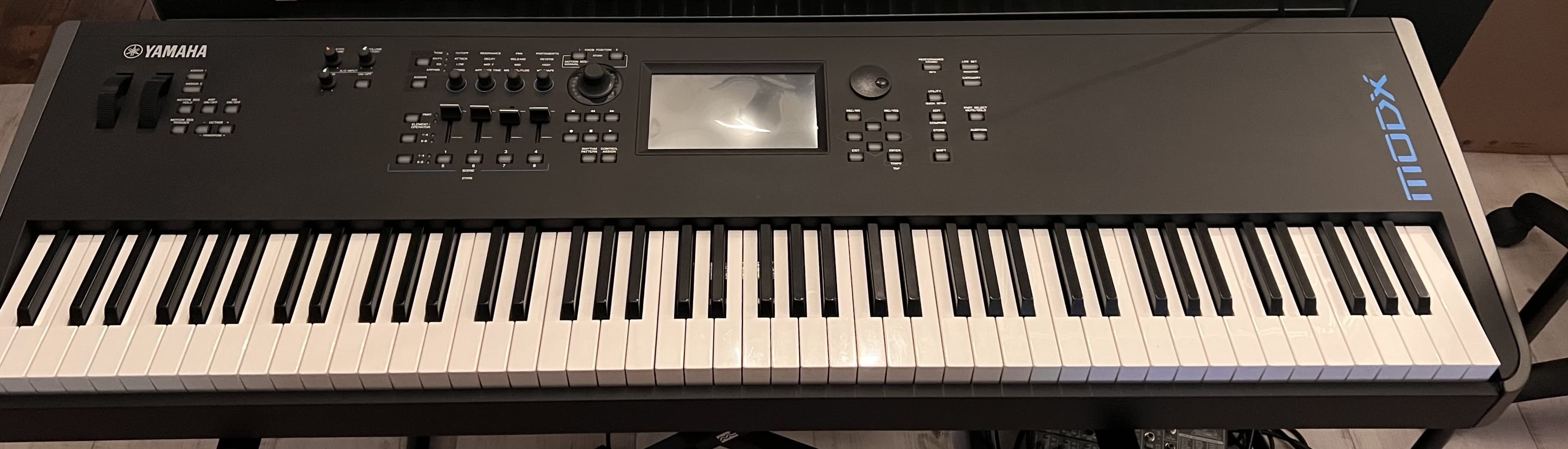 YAMAHA MODX8 Quasi neuf
