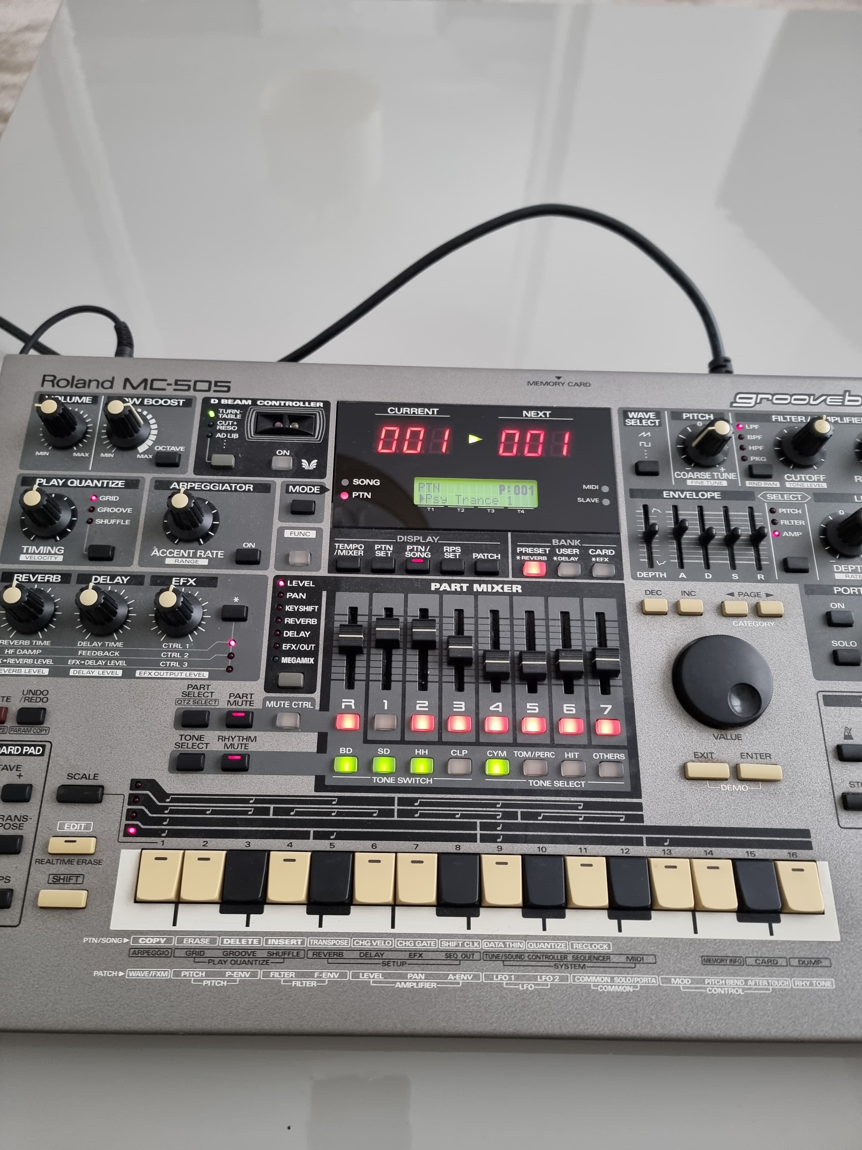 Vends Roland MC 505