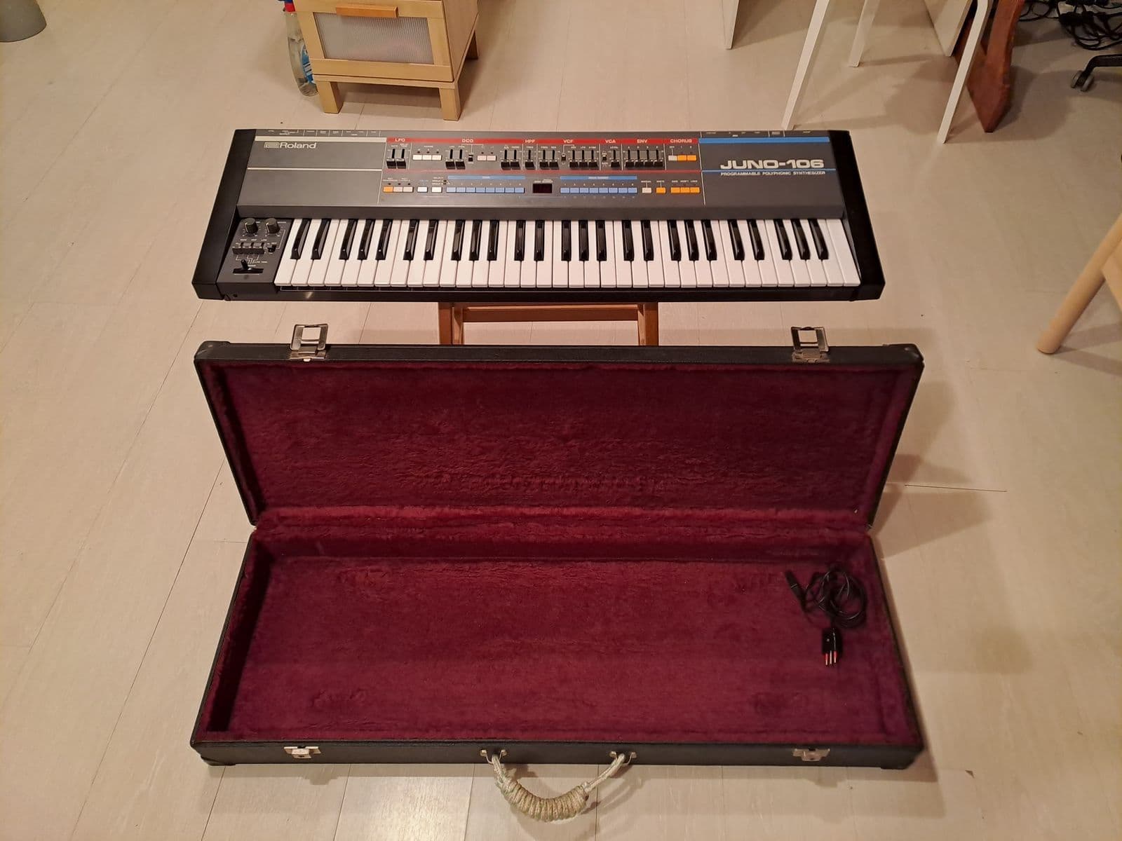 ROLAND JUNO-106 — SYNTHÉTISEUR POLYPHONIQUE PROGRAMMABLE