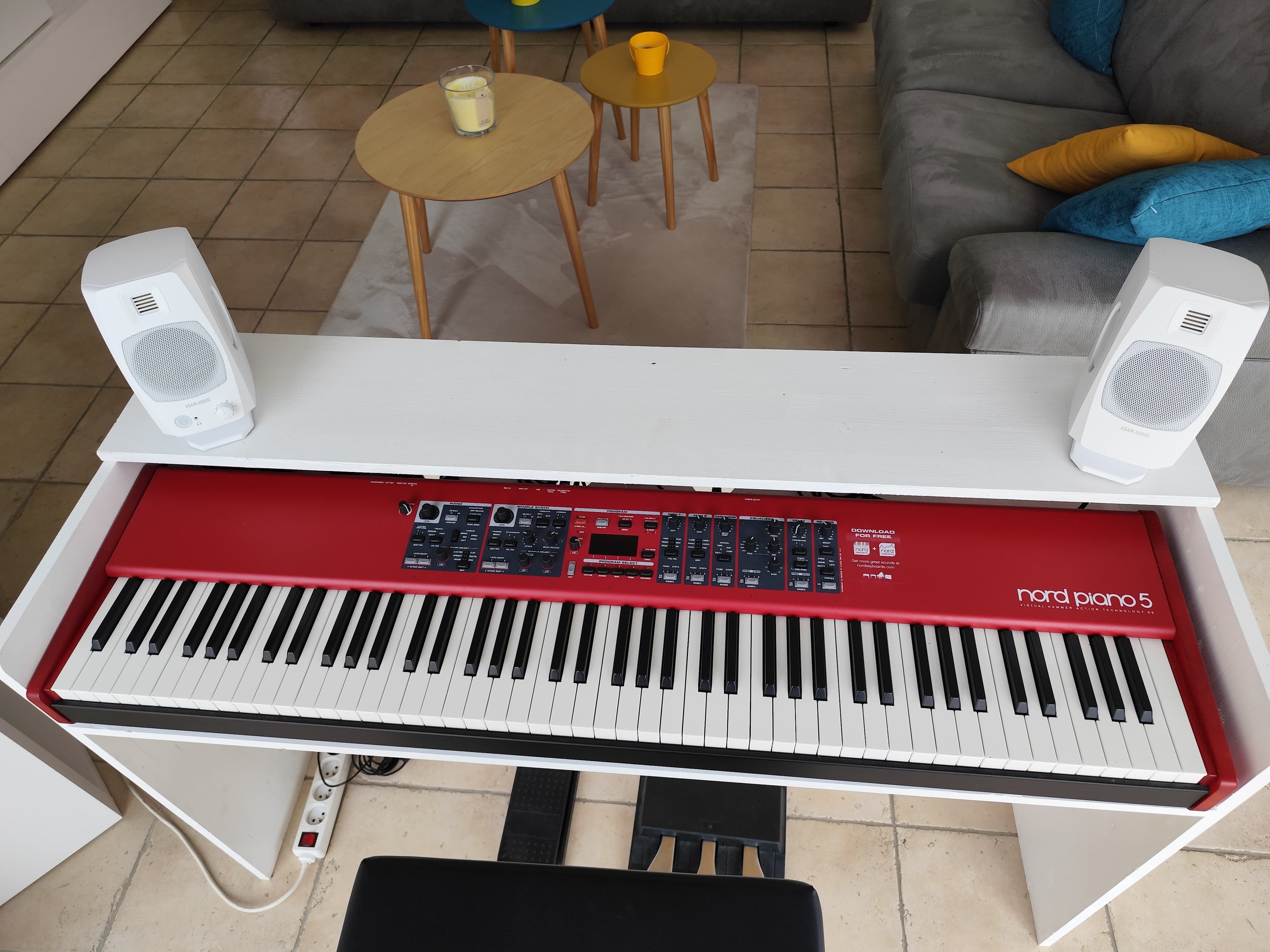 Vends NORD PIANO 5 88 touches avec meuble sur mesure (sans les enceintes)