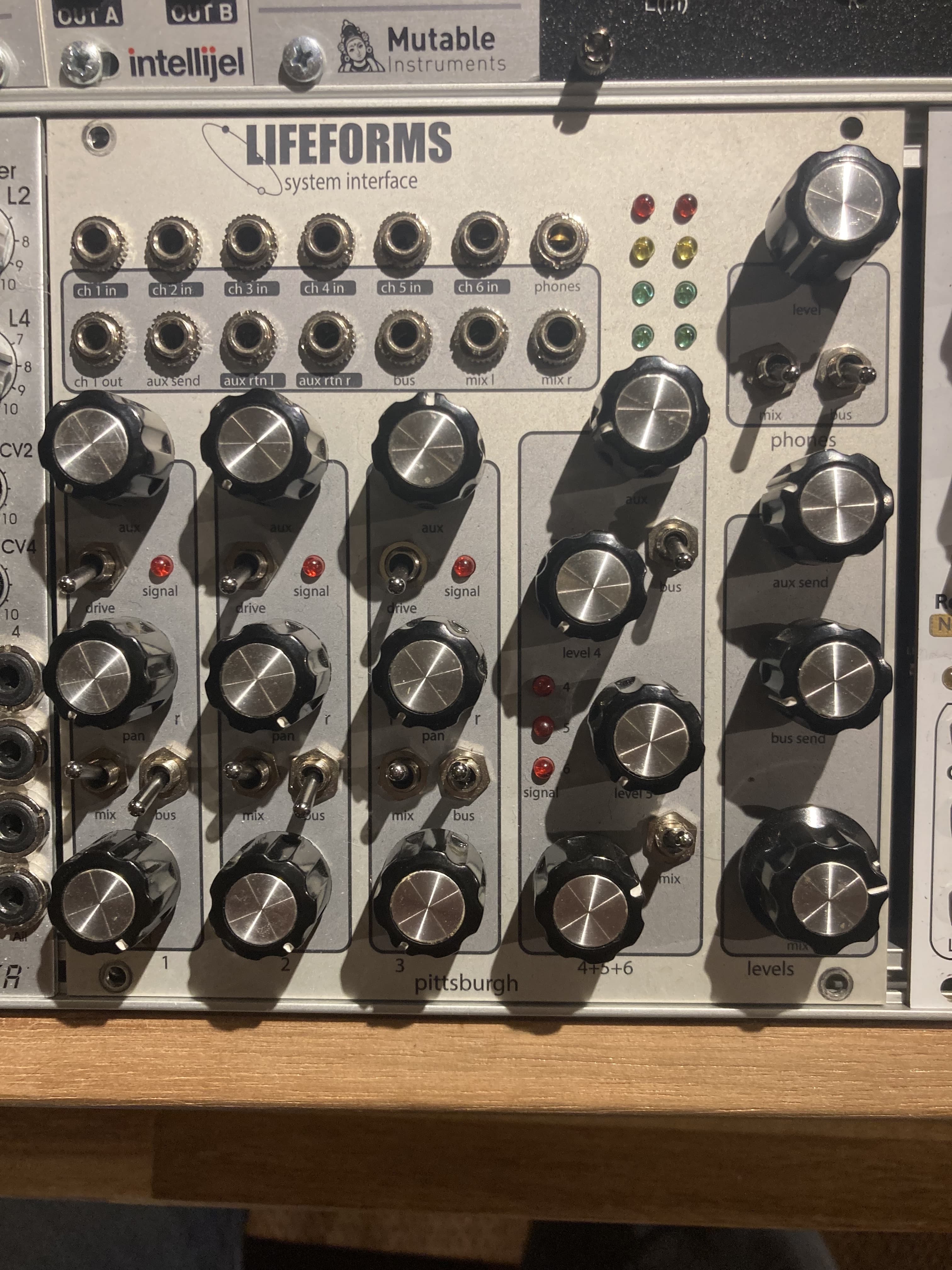 Vends Pittsburgh Modular Lifeforms System Interface