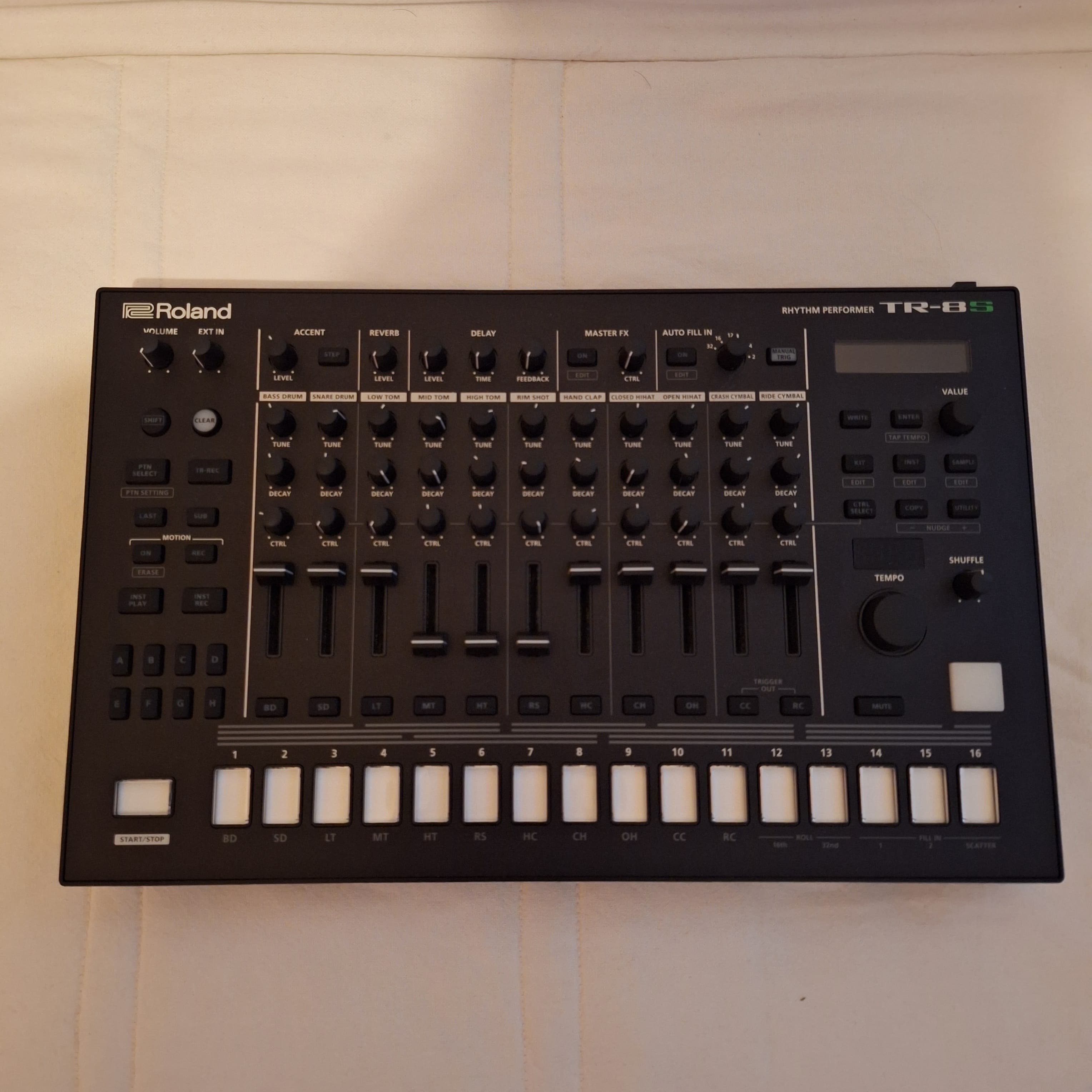 Roland TR-8S