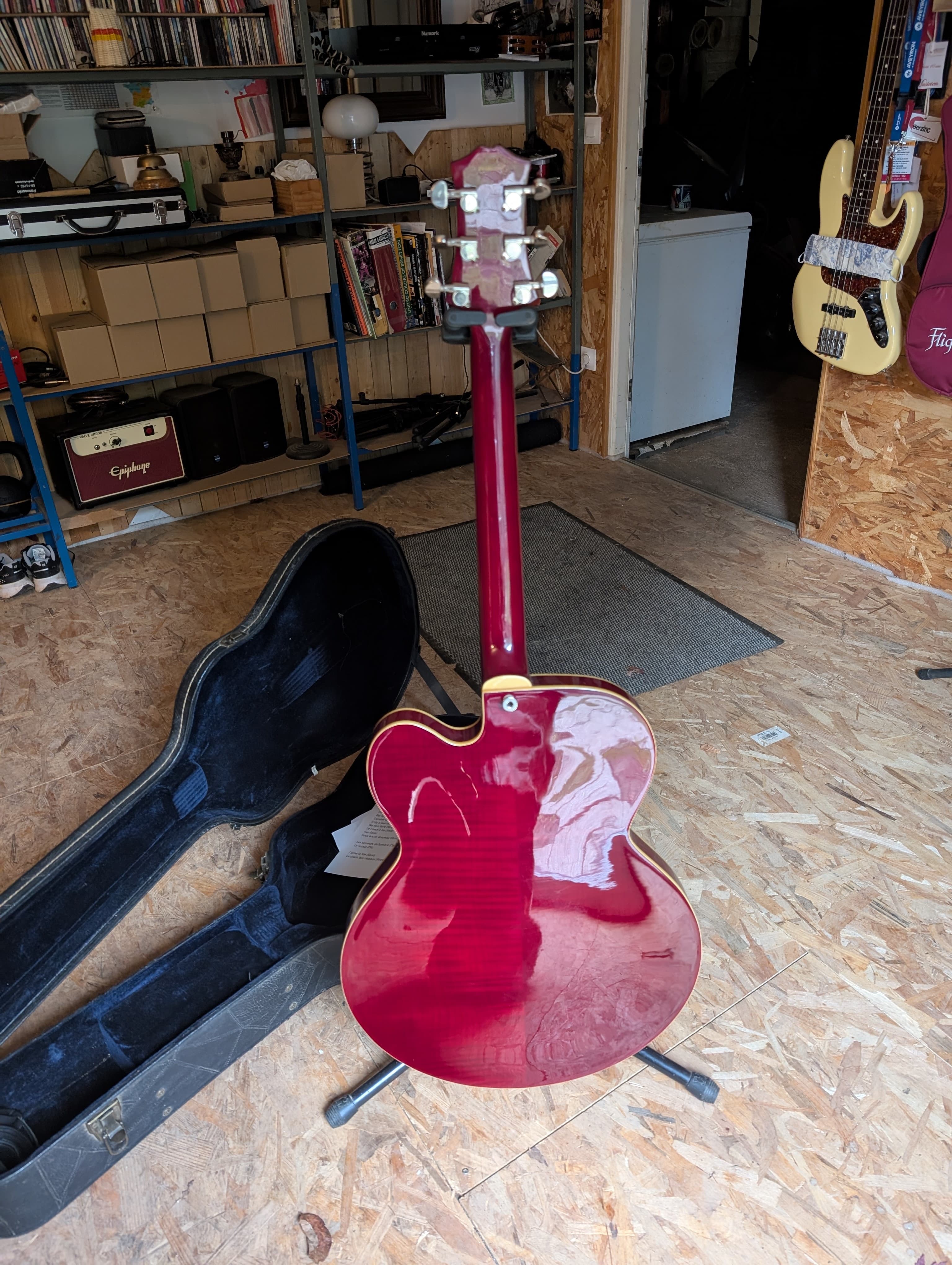 Belle guitare, superbe lutherie