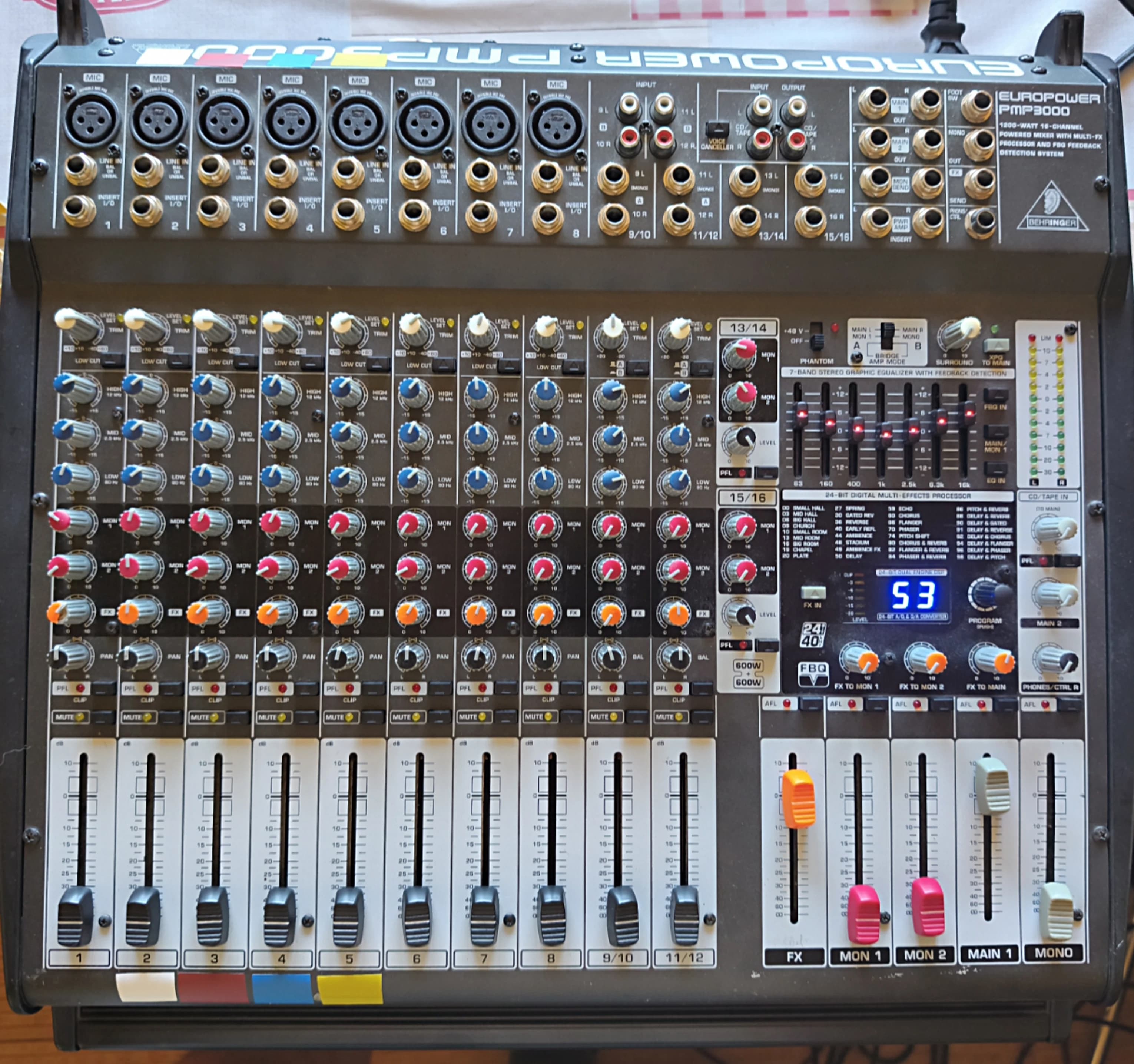 Table de mixage amplifiée Behringer EUROPOWER PMP3000