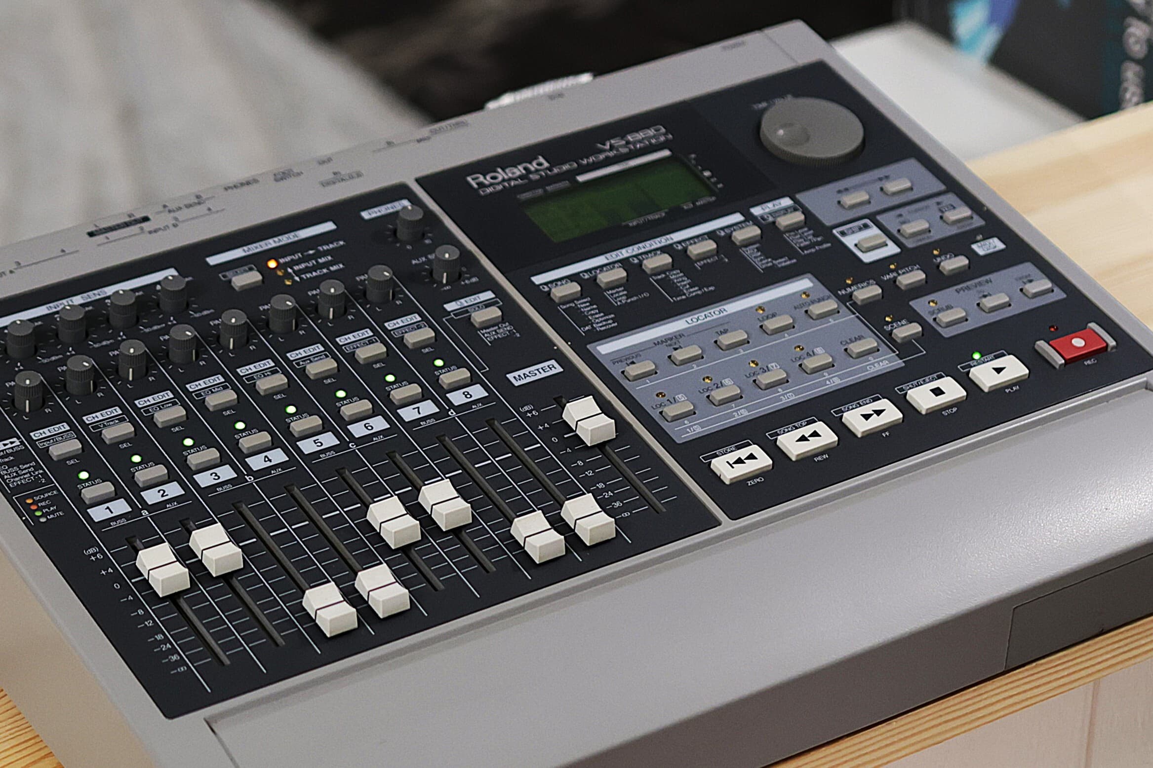 ROLAND VS-880 + Carte effets VS8F-1