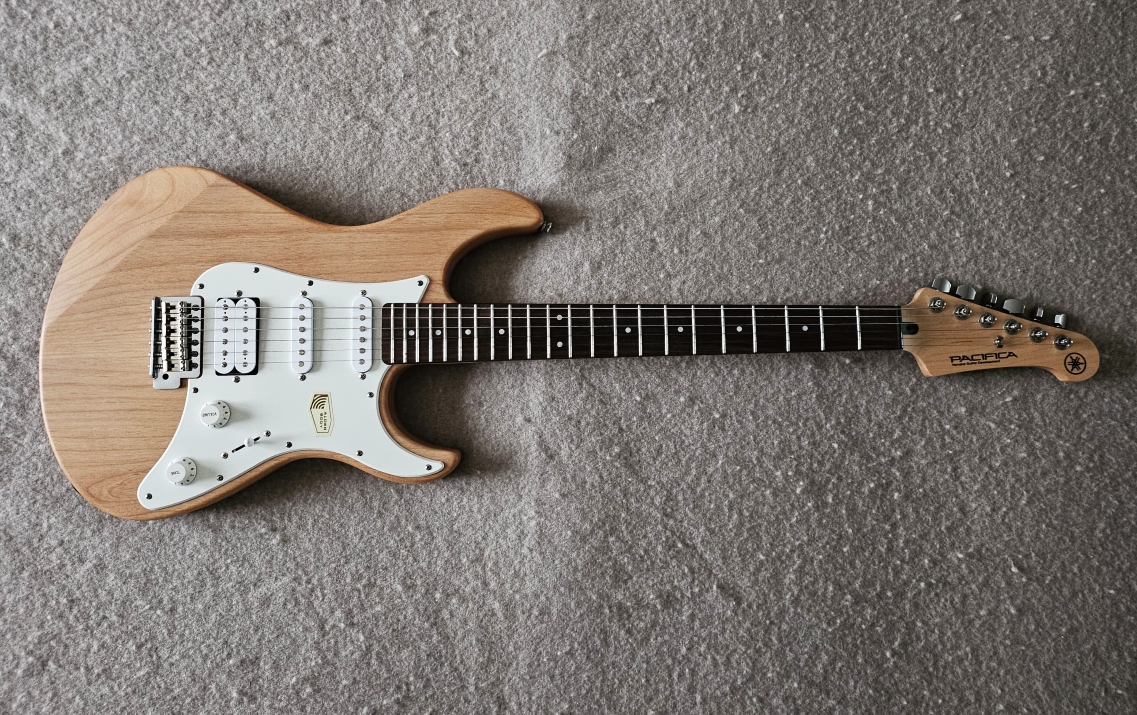 Vends Yamaha Pacifica PAC112J comme neuve