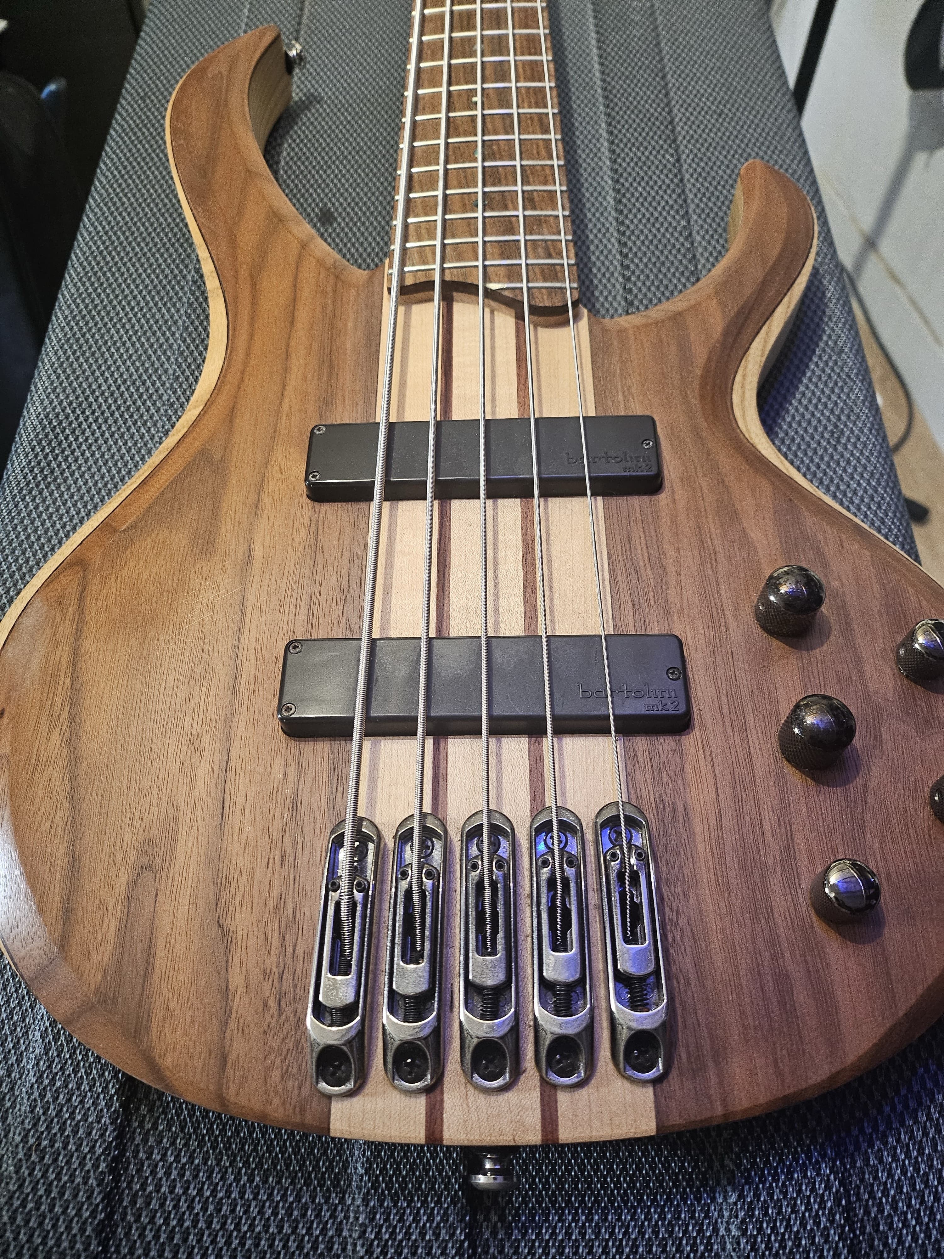 Guitare basse ibanez btb745