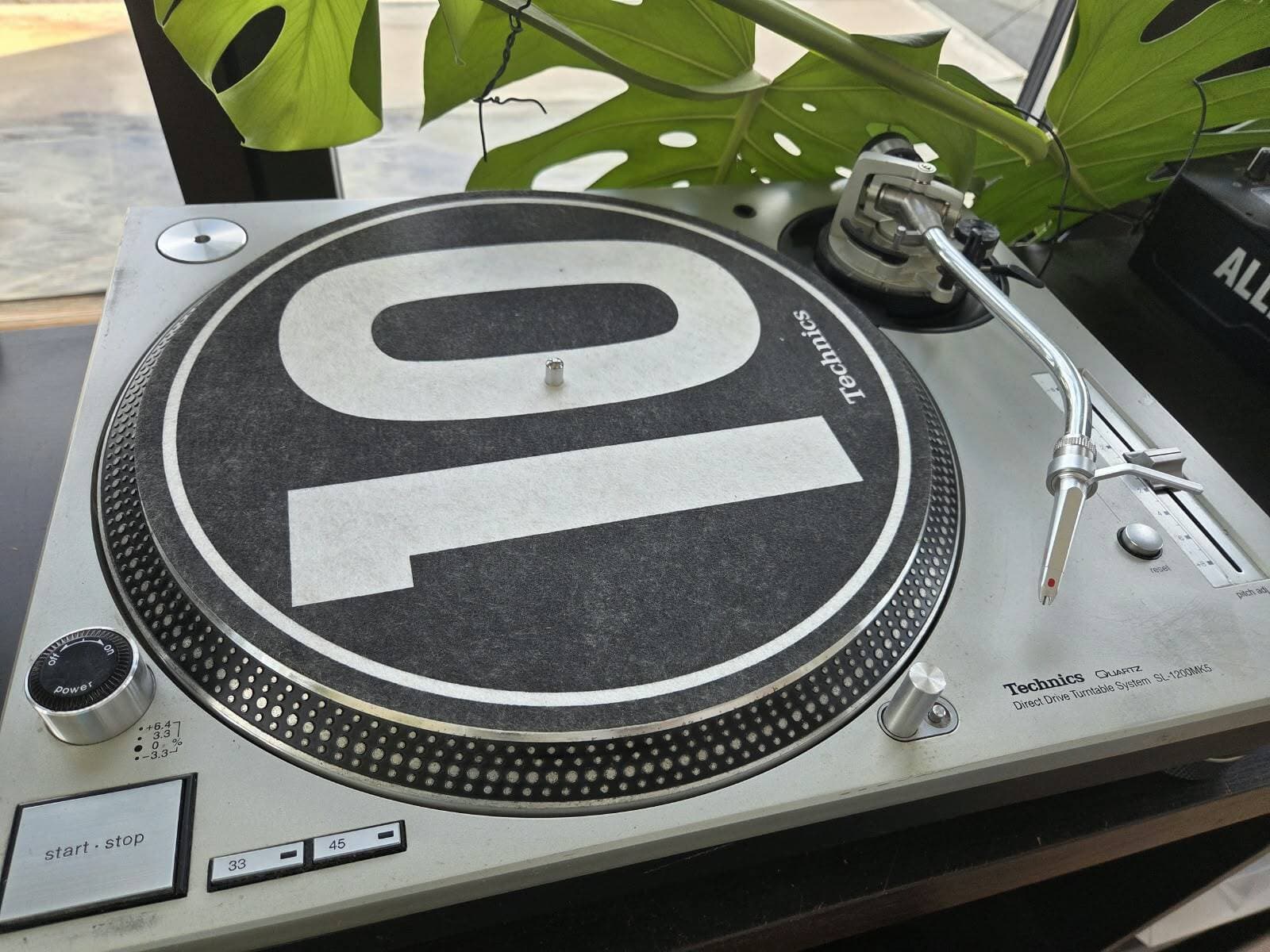 Vend Platine Technics SL-1200 MK5 !!!