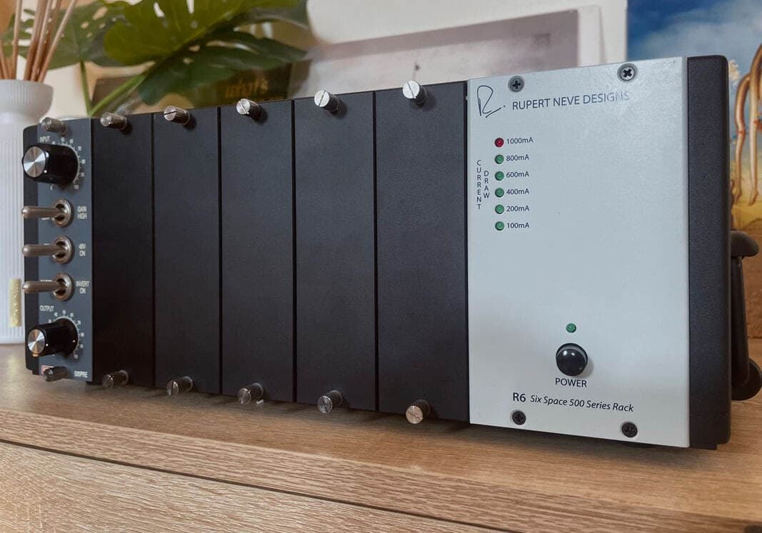 Rupert Neve Designs R6 + Thubscrew x12 + 5 Blank Panel Black — excellent état