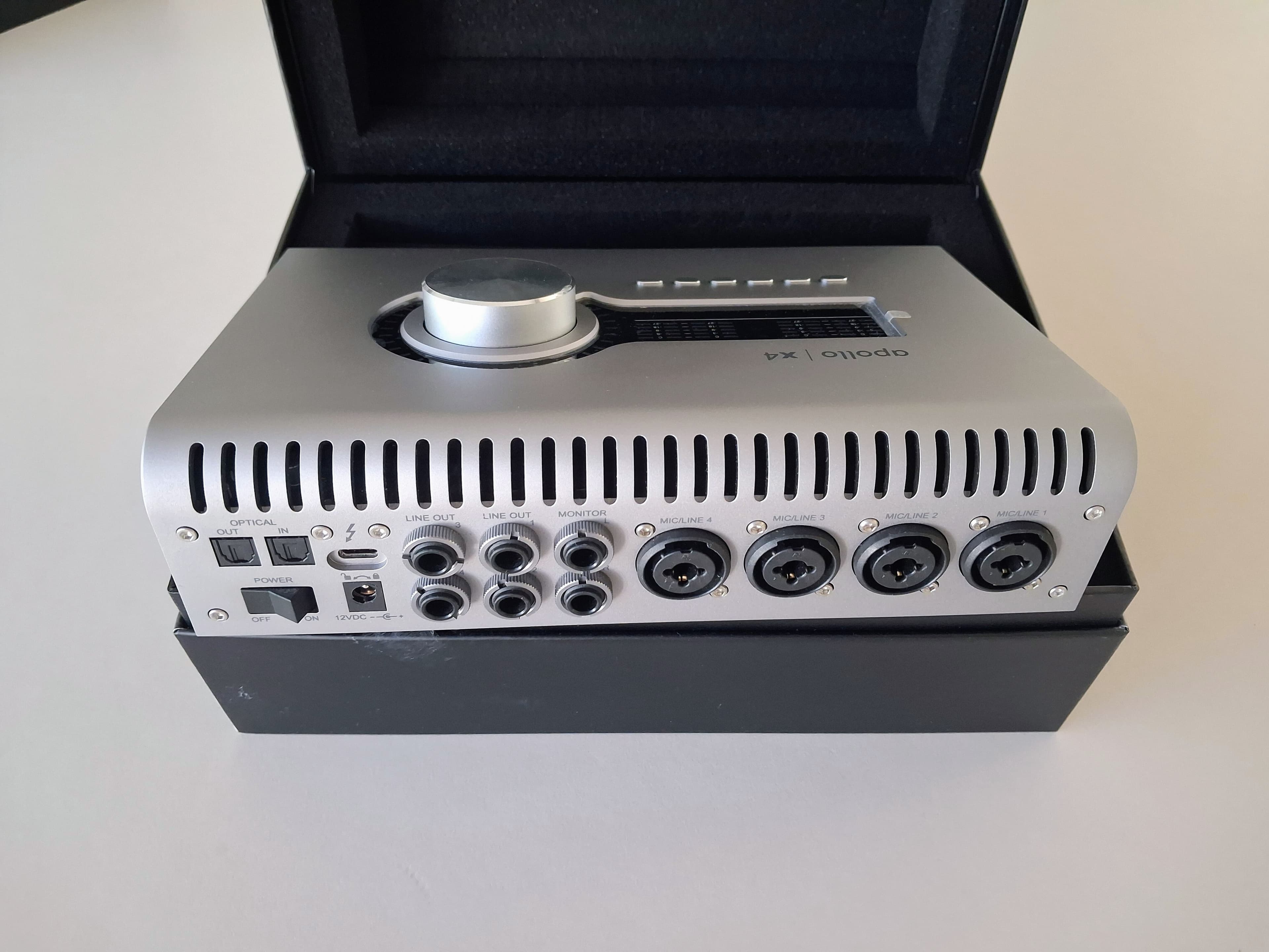 Apollo x4 Gen 2 Essentials+ très bon état