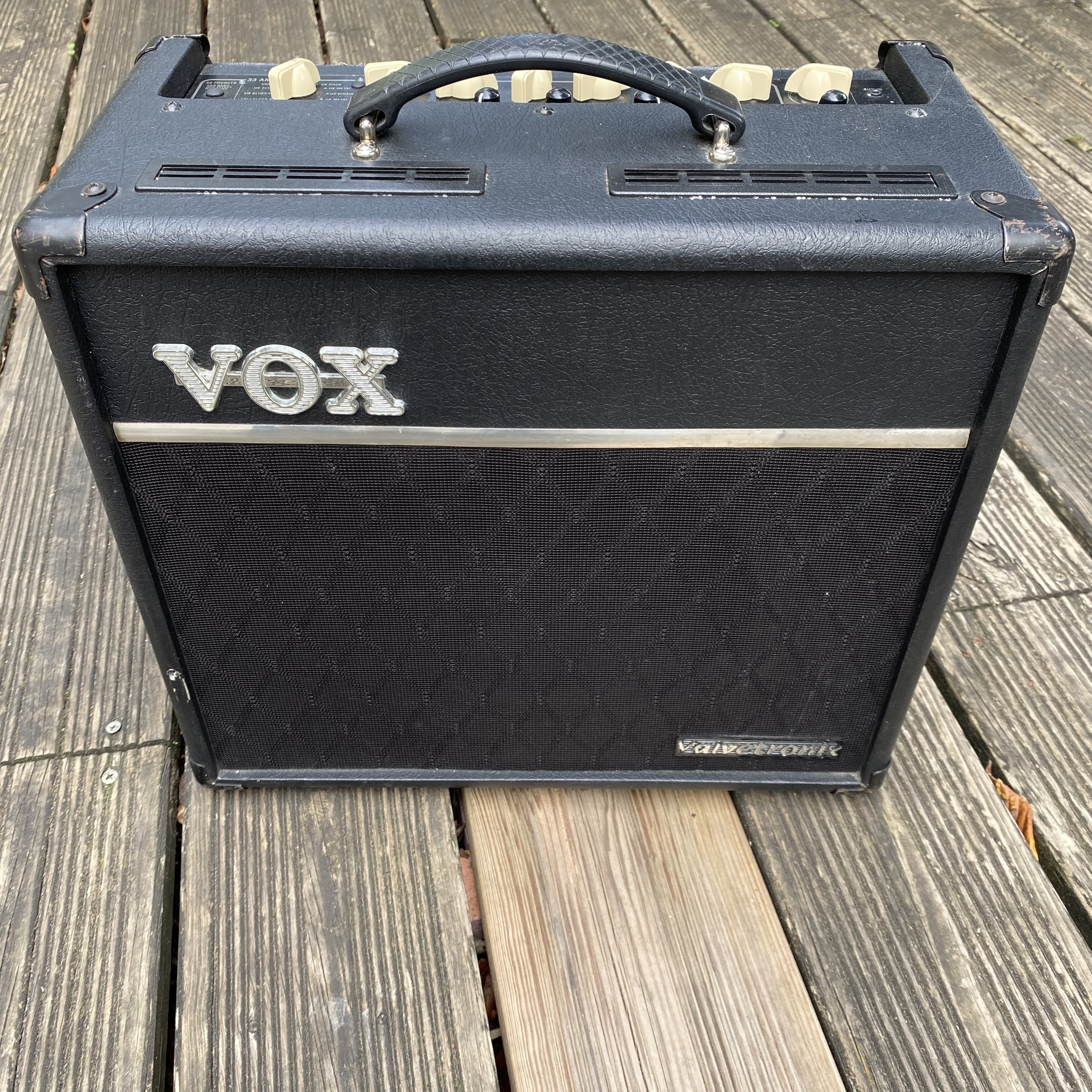 Vends ampli guitare VOX VT-40+