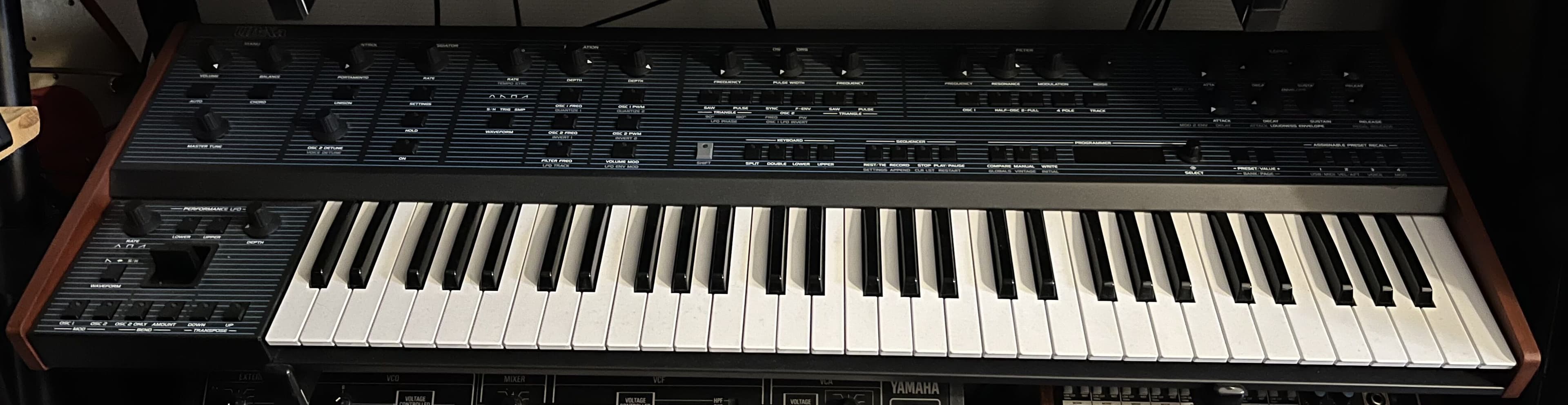Behringer UB-XA + FlyCase