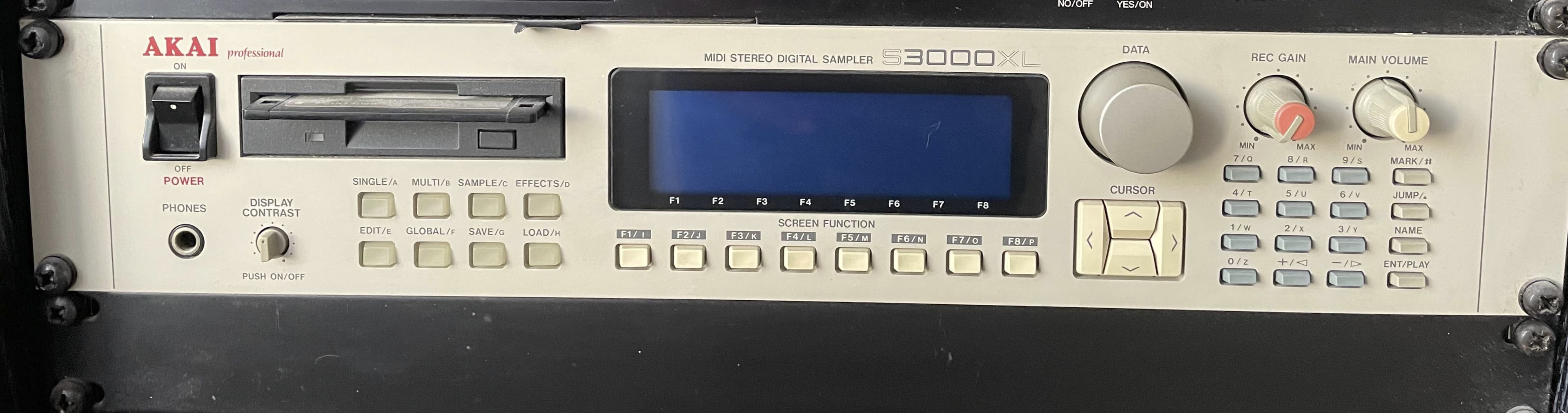 Vends Akai S3000XL