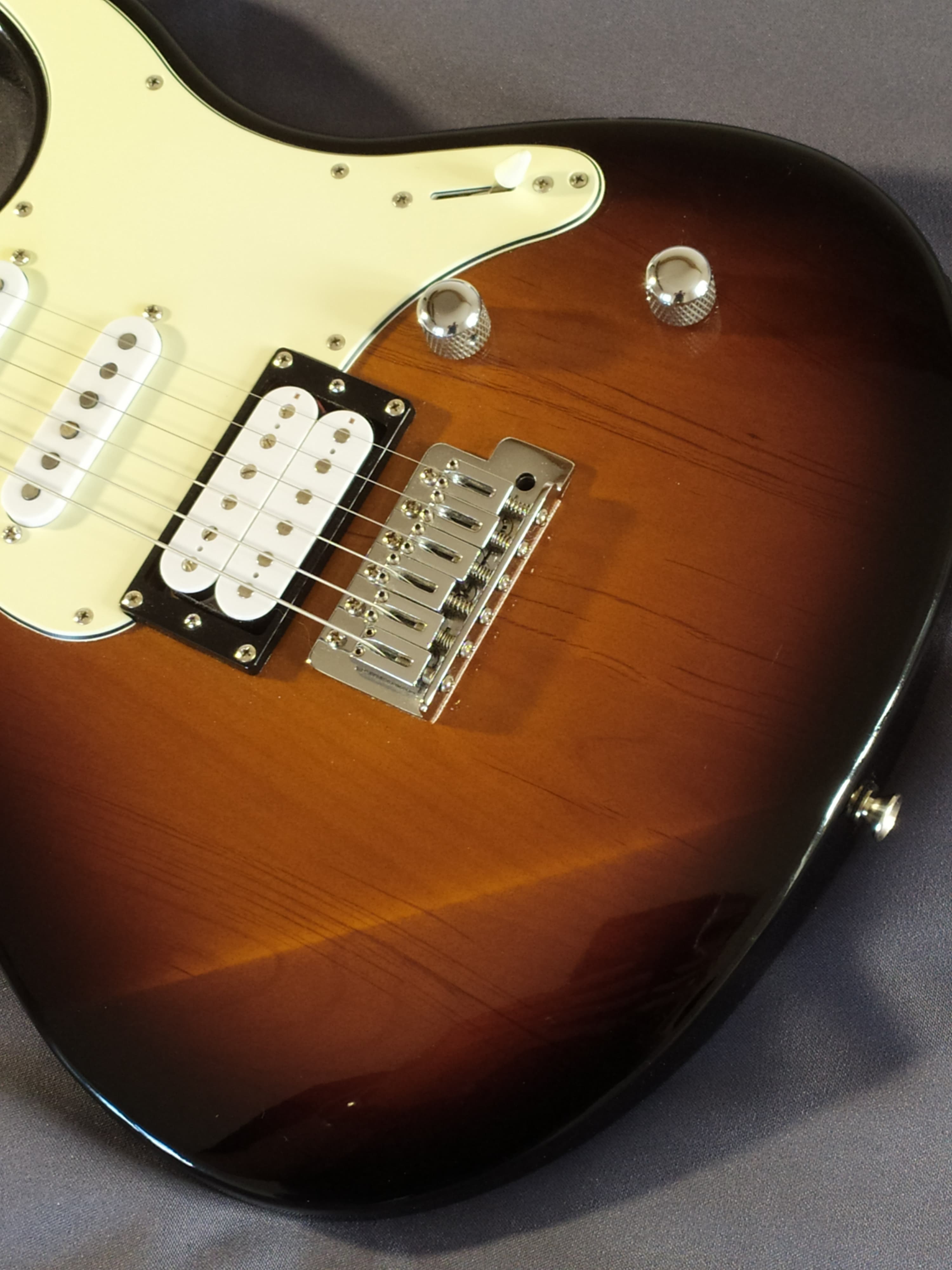 V/E Yamaha Pacifica 112 - HSS - Micros FBS Music