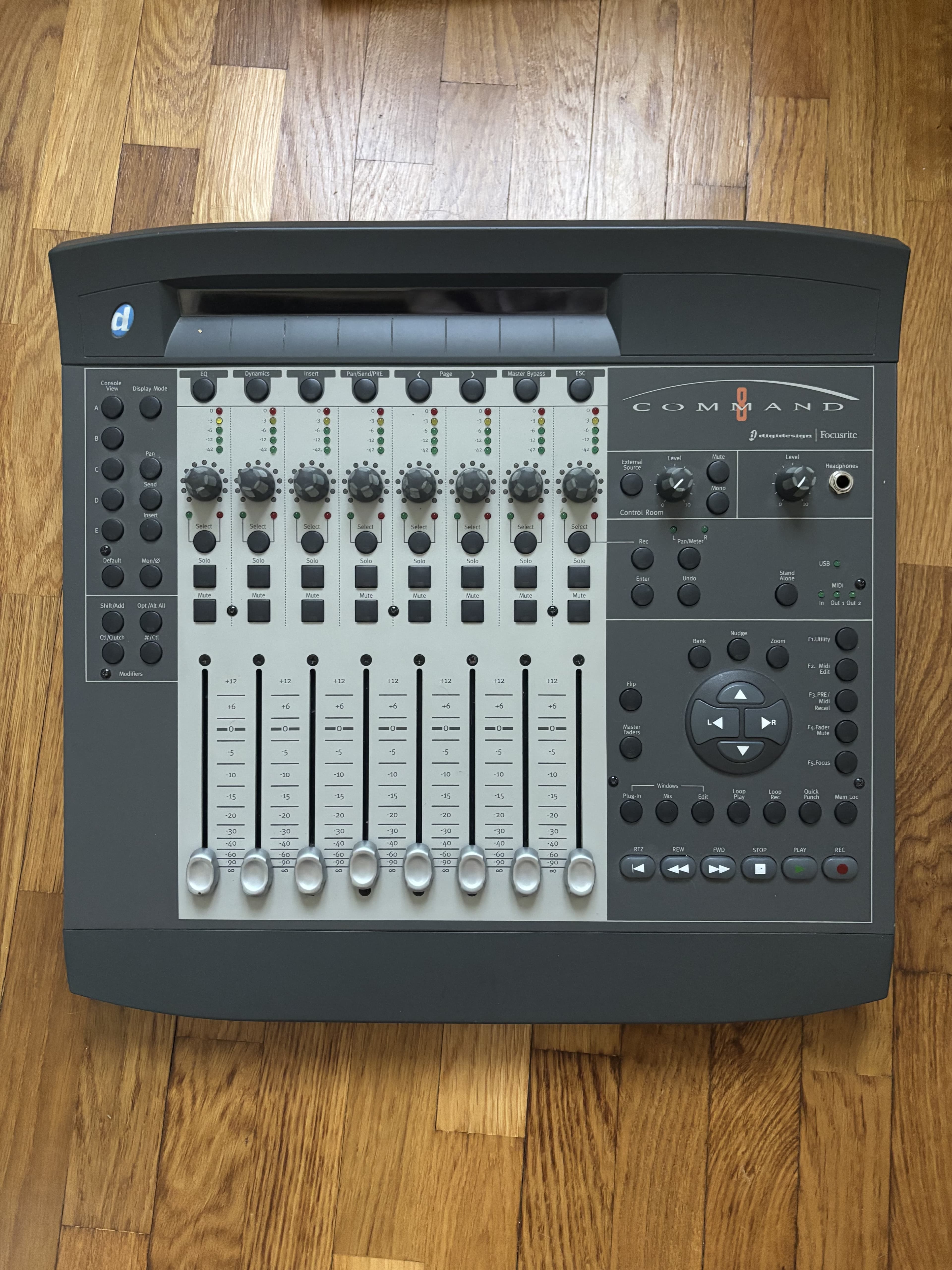 Vends Command 8 / Surface de contrôle pro tools