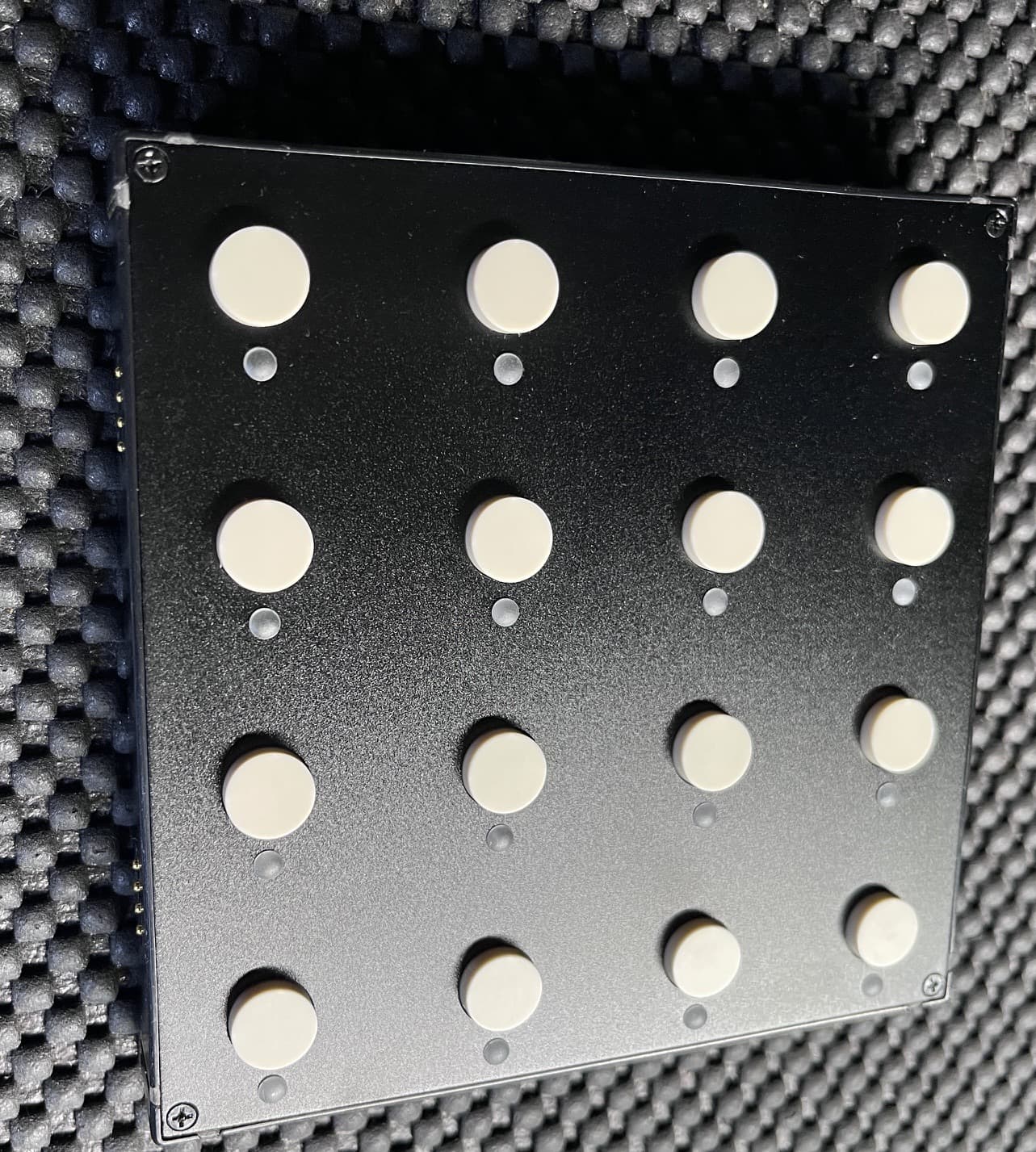 Intech Studio 16 boutons + leds