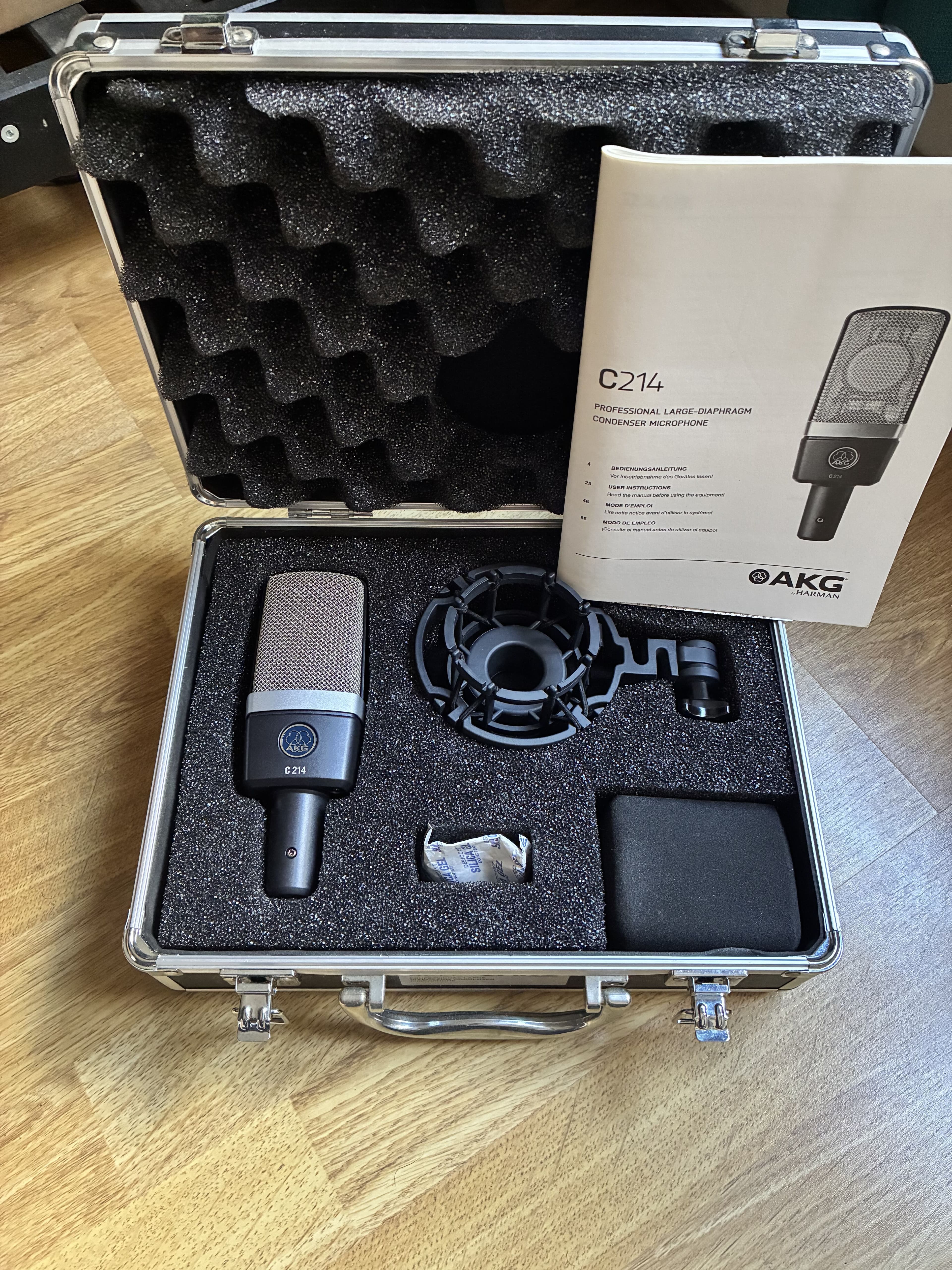 AKG C214 – comme neuf, complet (H85, bonnette, mallette) + facture